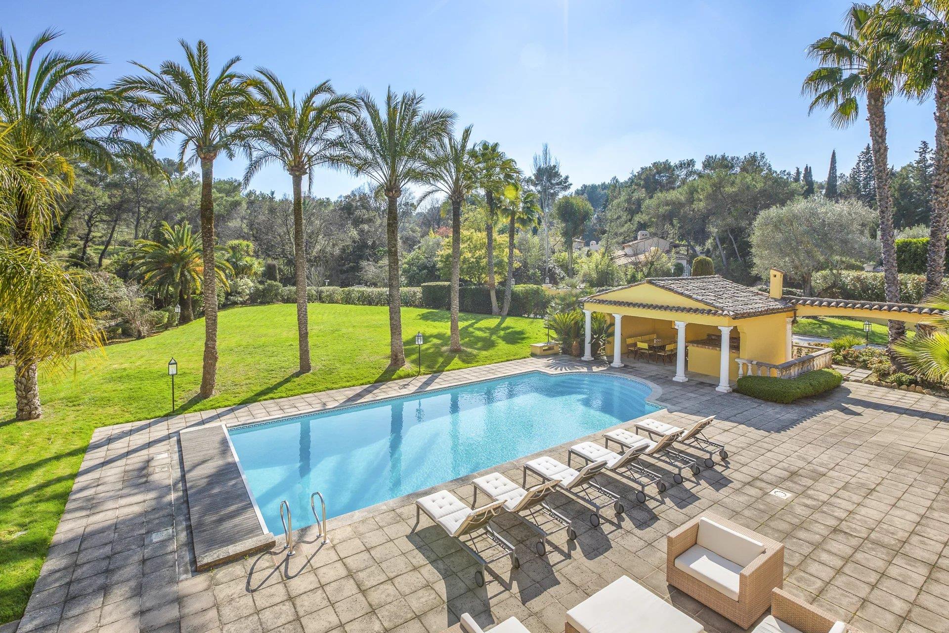 Magnífica moradia nos parques de Mougins - Propriedade segura