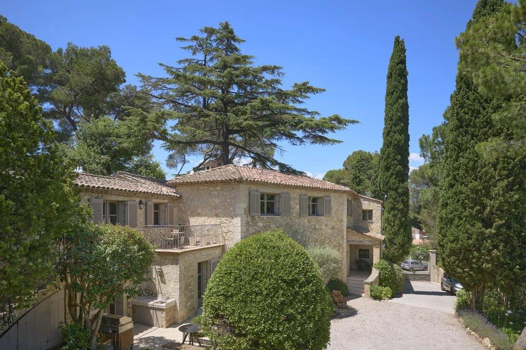 Mougins - Luxuosa quinta do século Xviii renovada