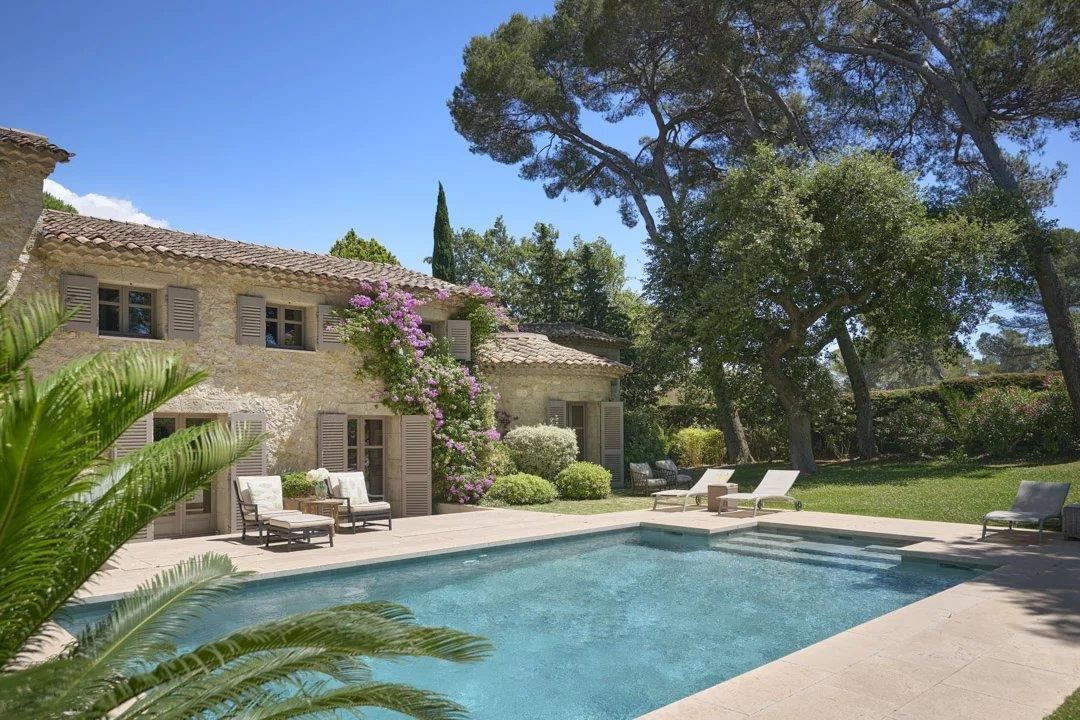 Mougins - Luxuosa quinta do século Xviii renovada