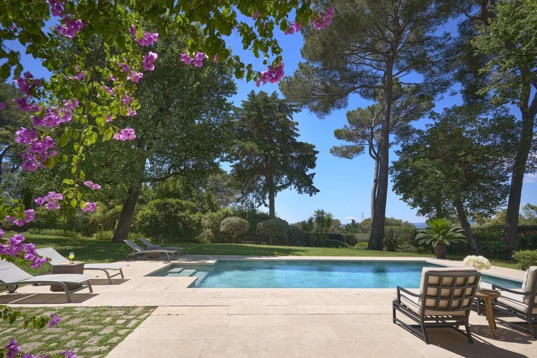 Mougins - Luxuosa quinta do século Xviii renovada