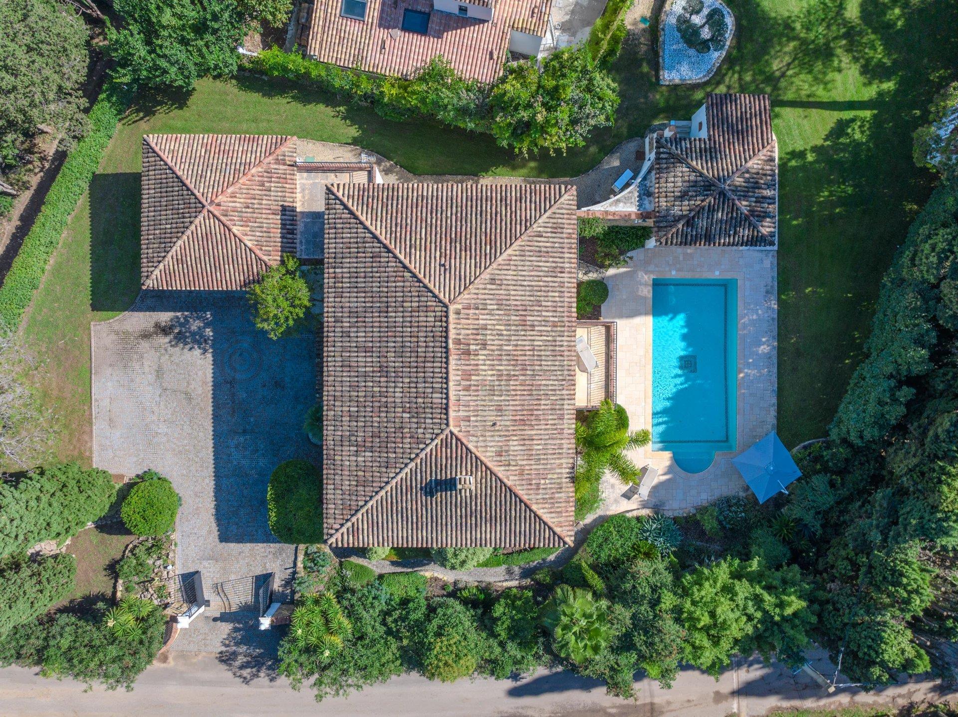 Mougins: magnífica vivenda familiar a pé da escola de Mougins