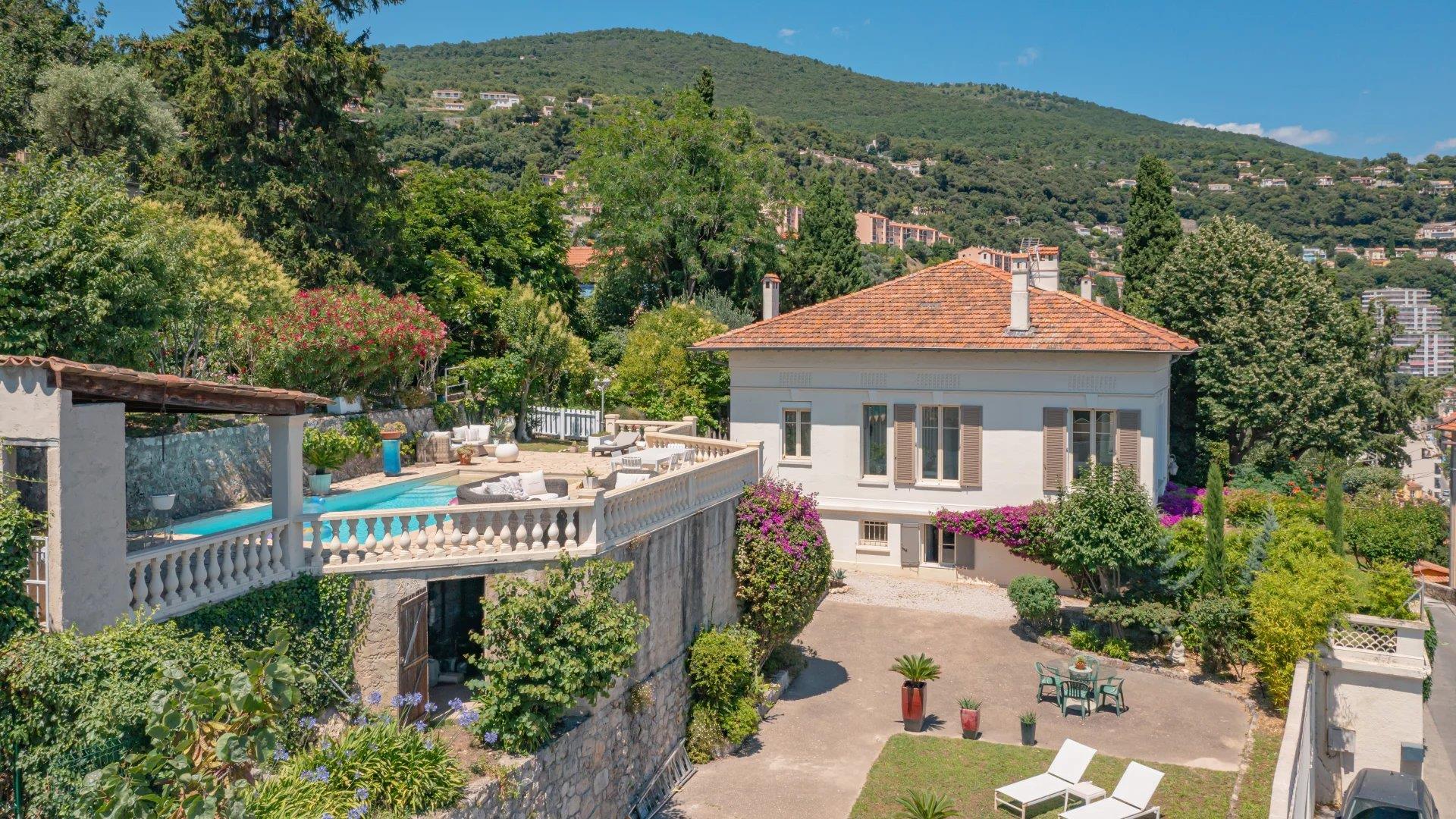 Grasse - Maison De Parfumeur Renovee Avec Vue Mer