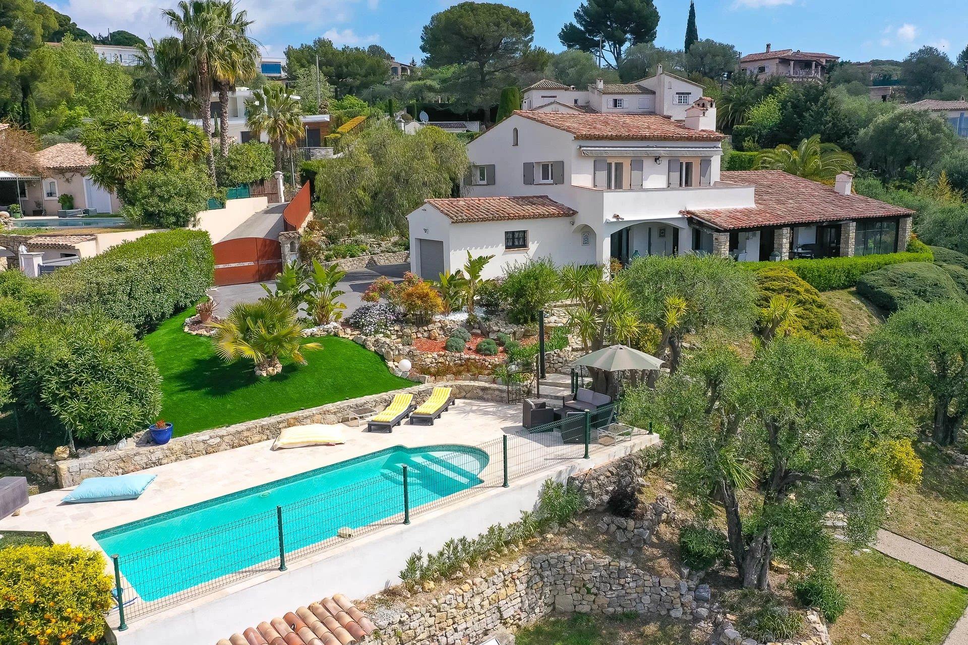 Moradia com vista para o mar - perto de Cannes