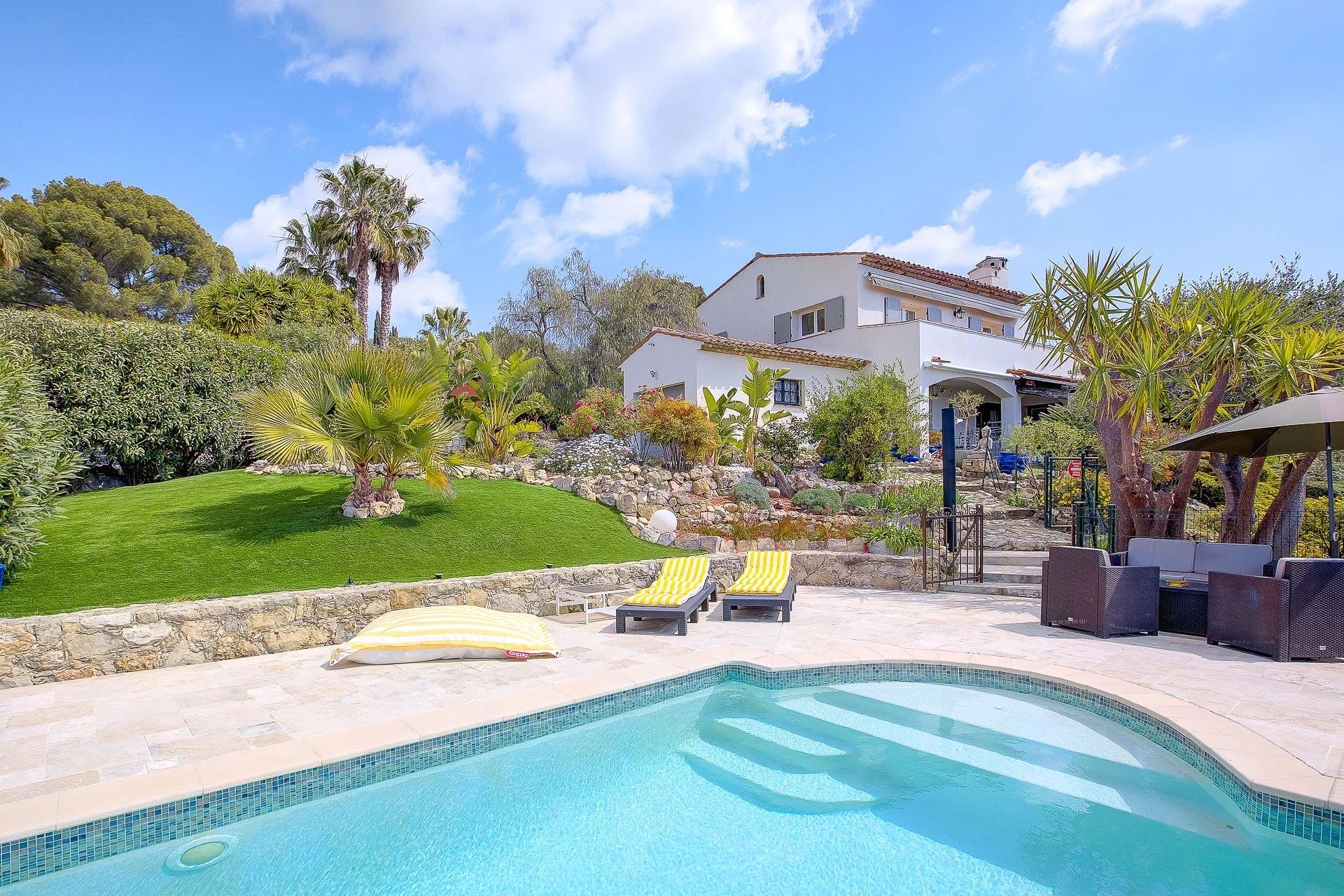 Moradia com vista para o mar - perto de Cannes