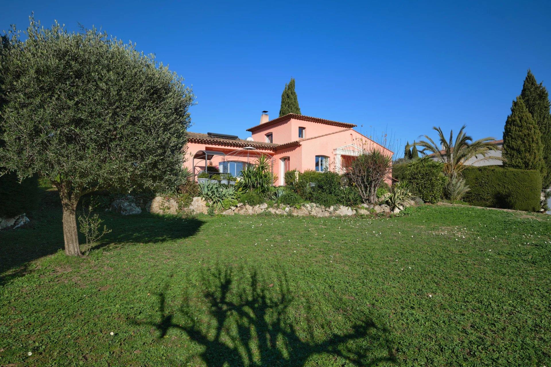 Mougins - Moradia provençal renovada - terreno com piscina