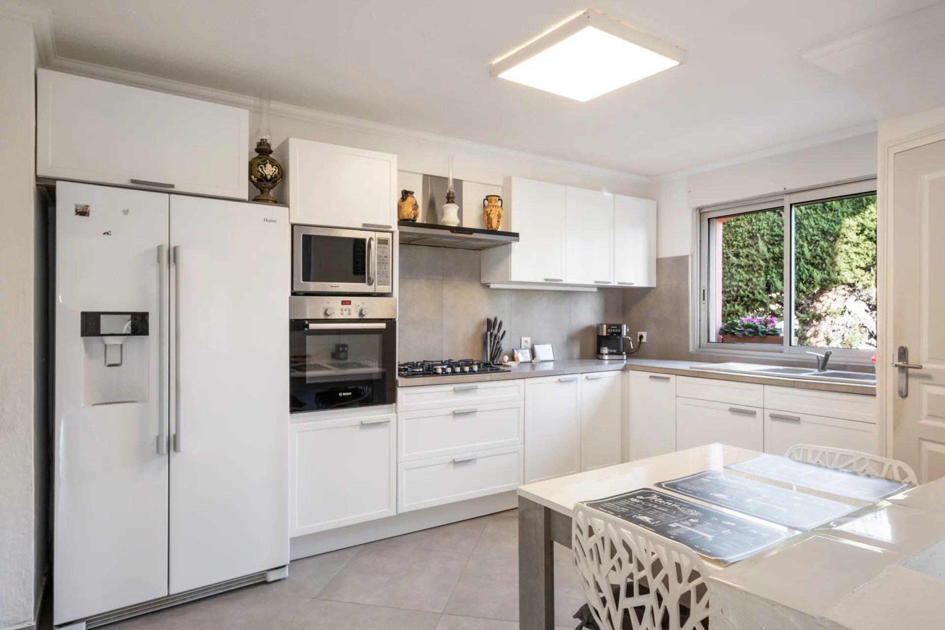 Mougins - Moradia provençal renovada - terreno com piscina