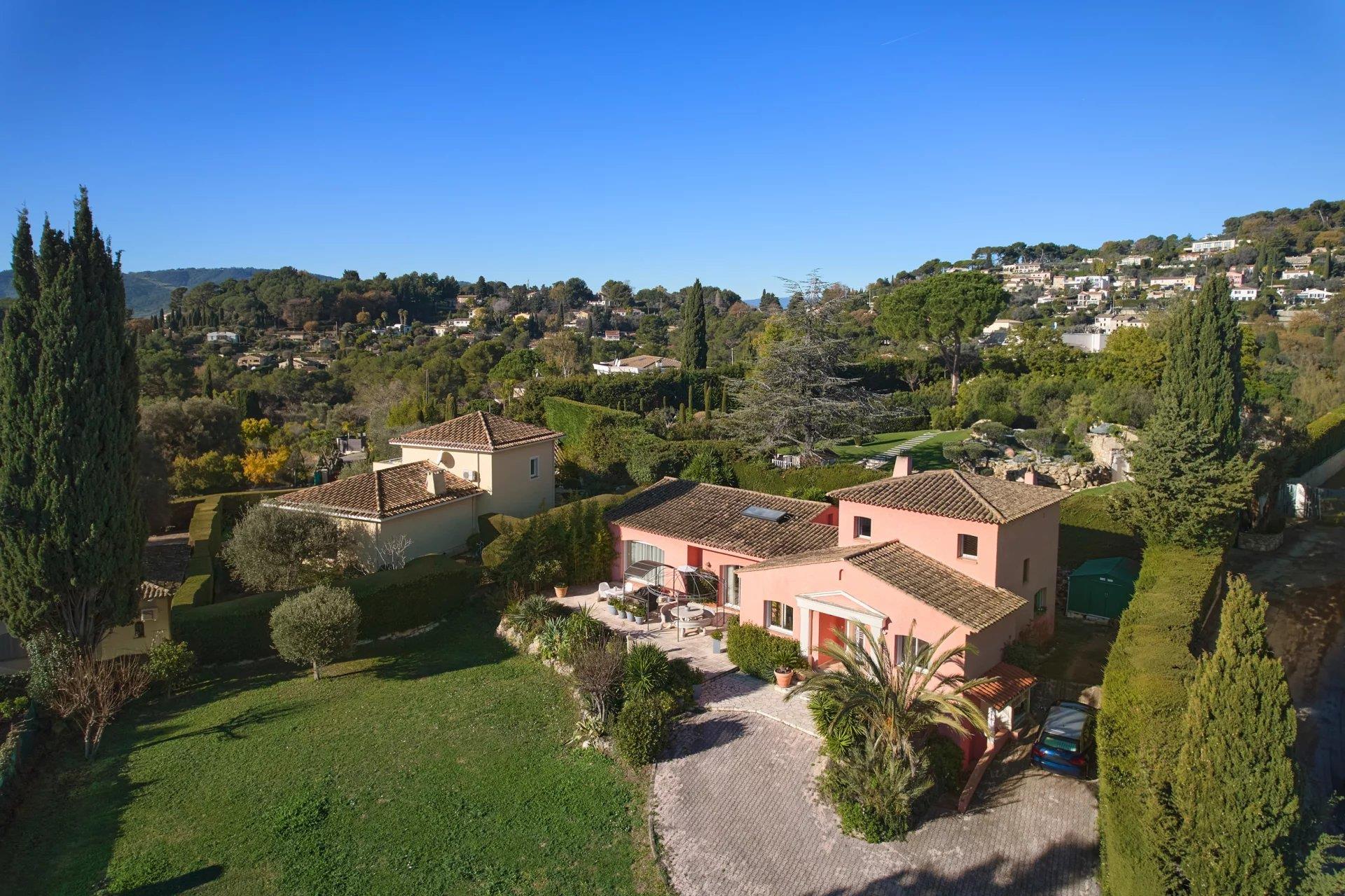 Mougins - Moradia provençal renovada - terreno com piscina