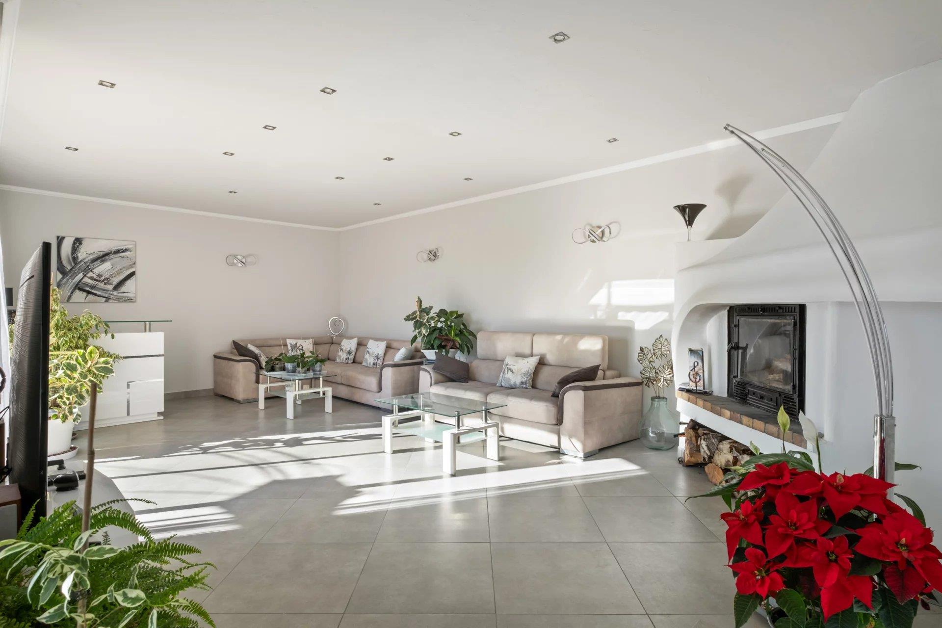 Mougins - Moradia provençal renovada - terreno com piscina