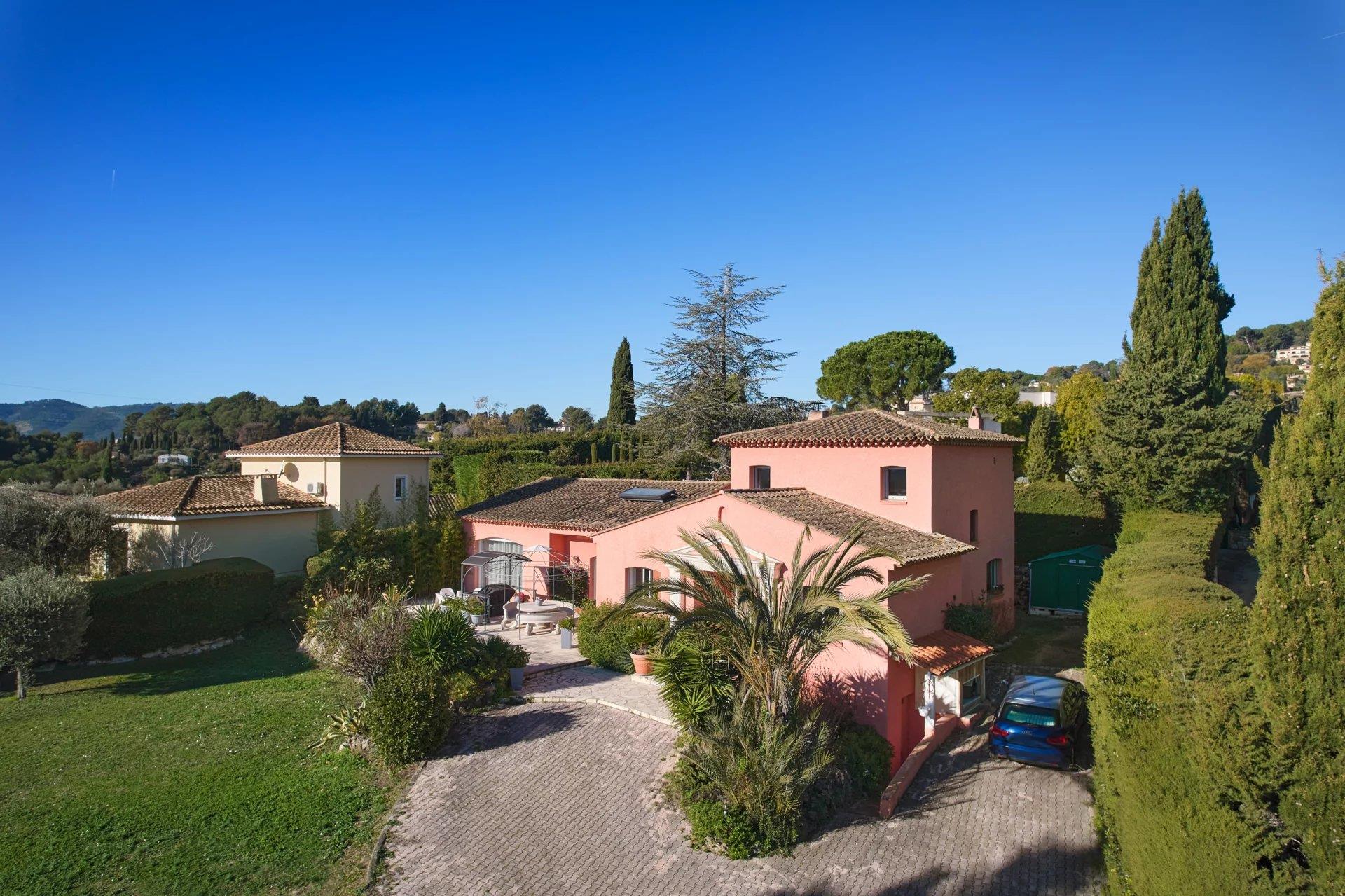Mougins - Moradia provençal renovada - terreno com piscina