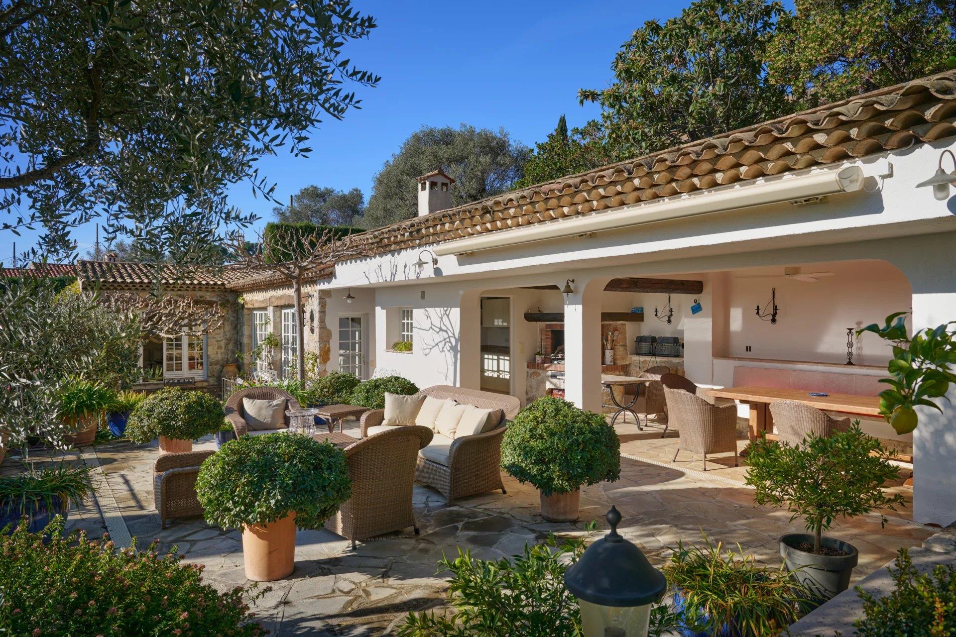 Mougins - Magnífica propriedade com vista panorâmica sobre o mar