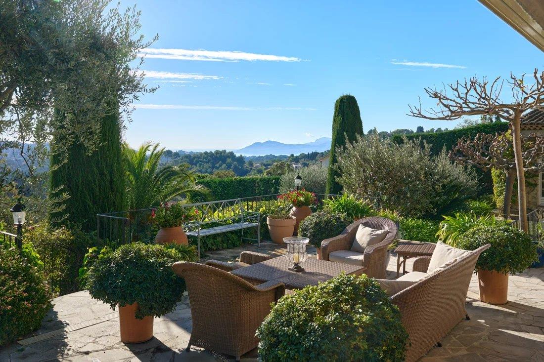 Mougins - Magnífica propriedade com vista panorâmica sobre o mar