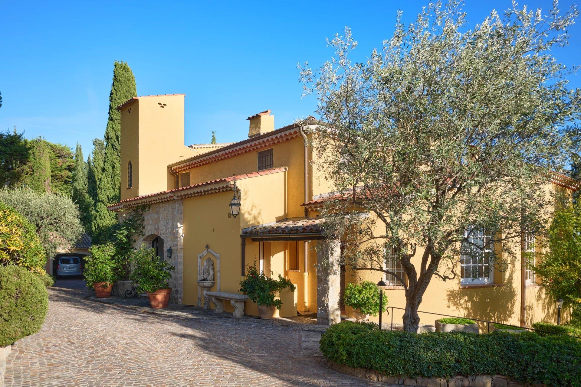 Mougins - Magnífica propriedade com vista panorâmica sobre o mar