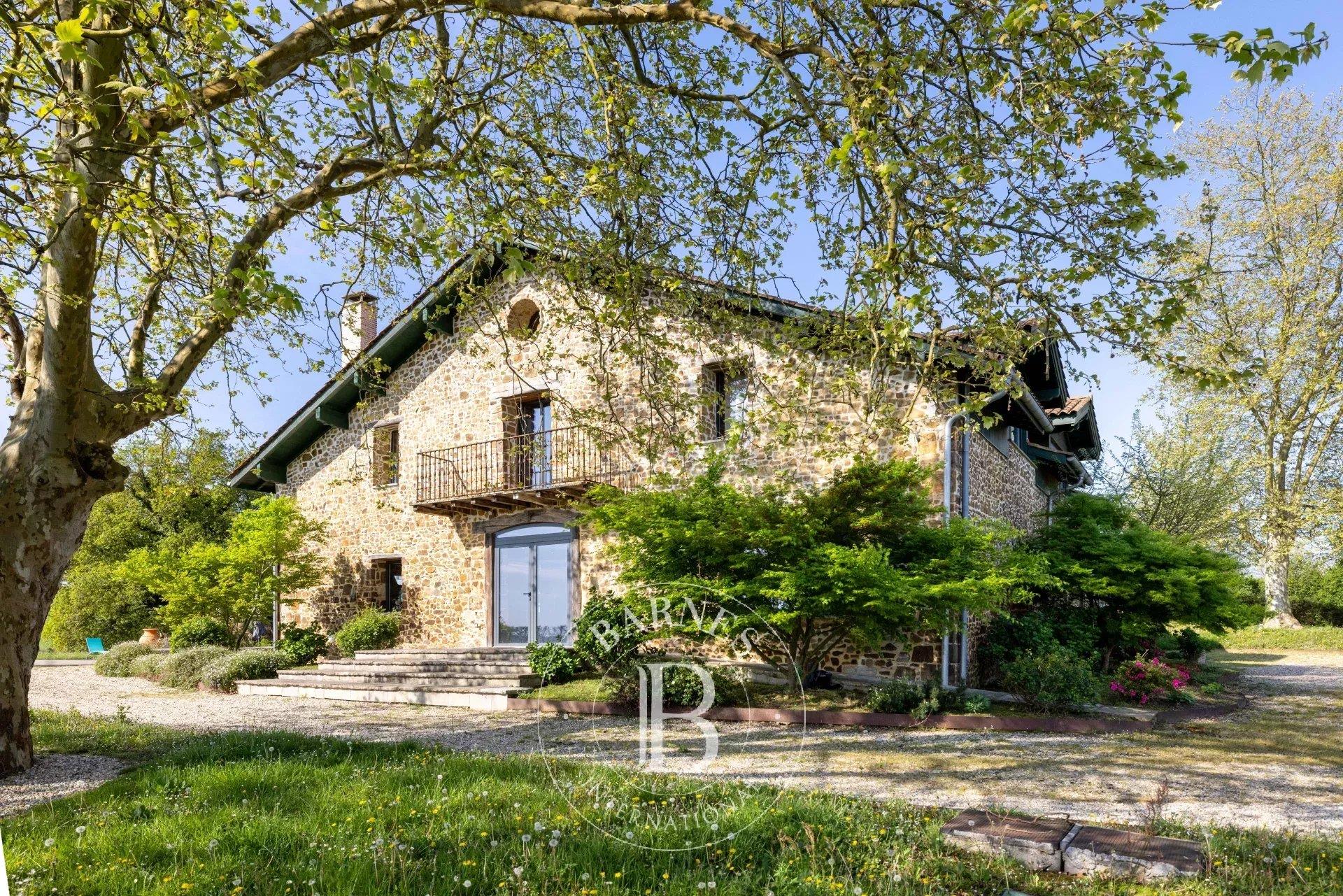 Bardos, Beautiful Country House Facing The Pyrenees