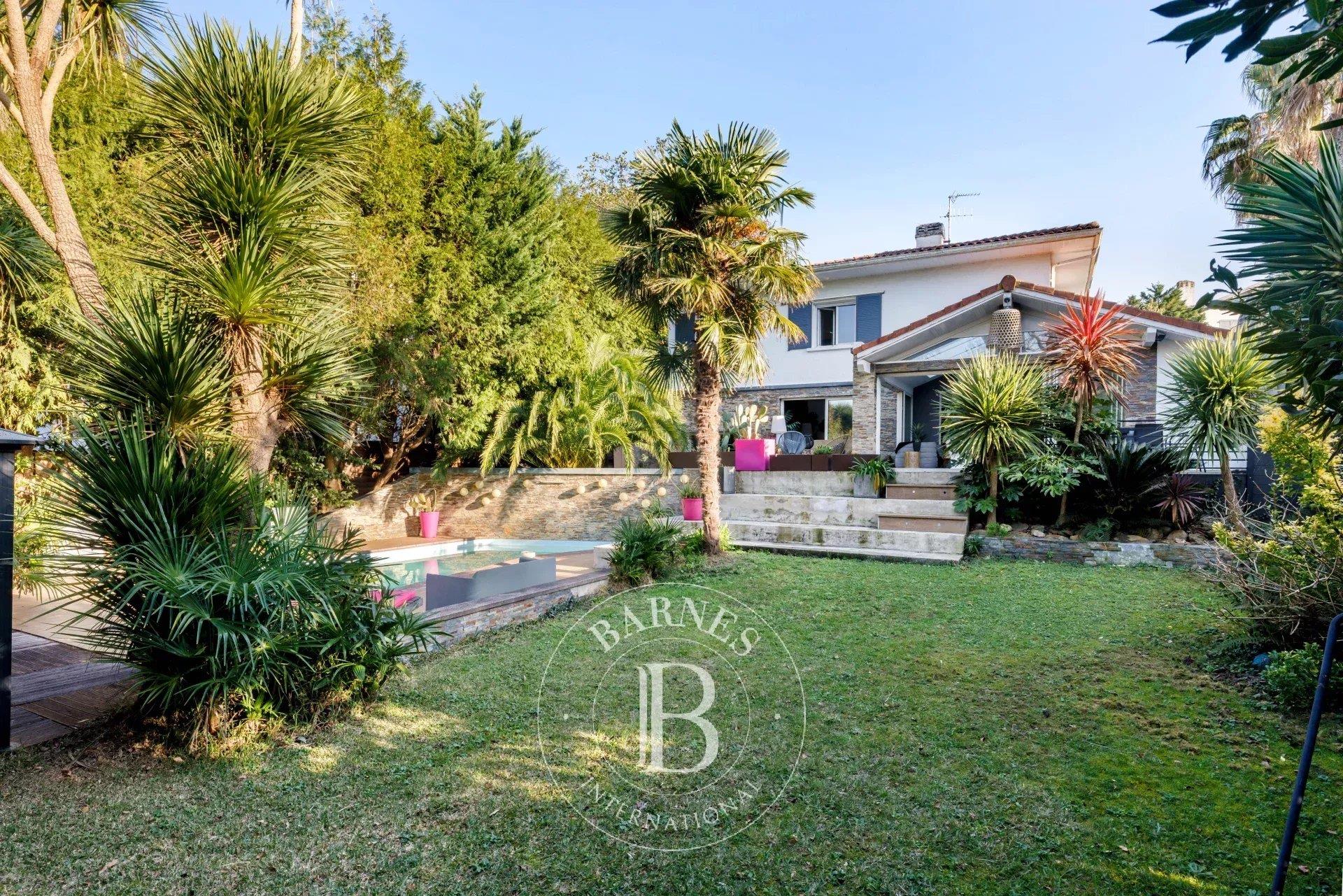 Biarritz, Parc D'hiver, Very Beautiful Contemporary House With Pool And Garden