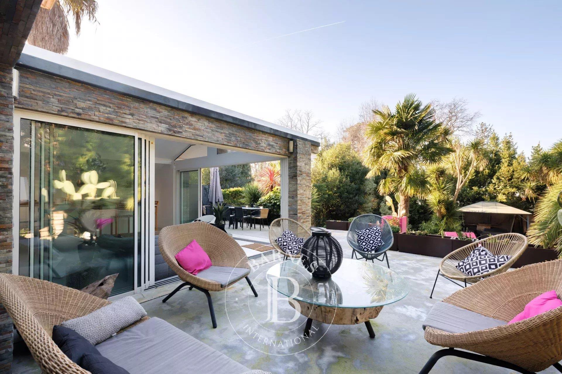 Biarritz, Parc D'hiver, Very Beautiful Contemporary House With Pool And Garden