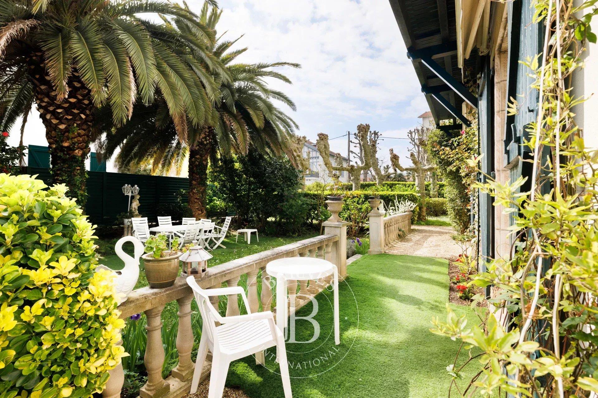 Biarritz, Beautiful 270 Sq.M House + Outbuilding