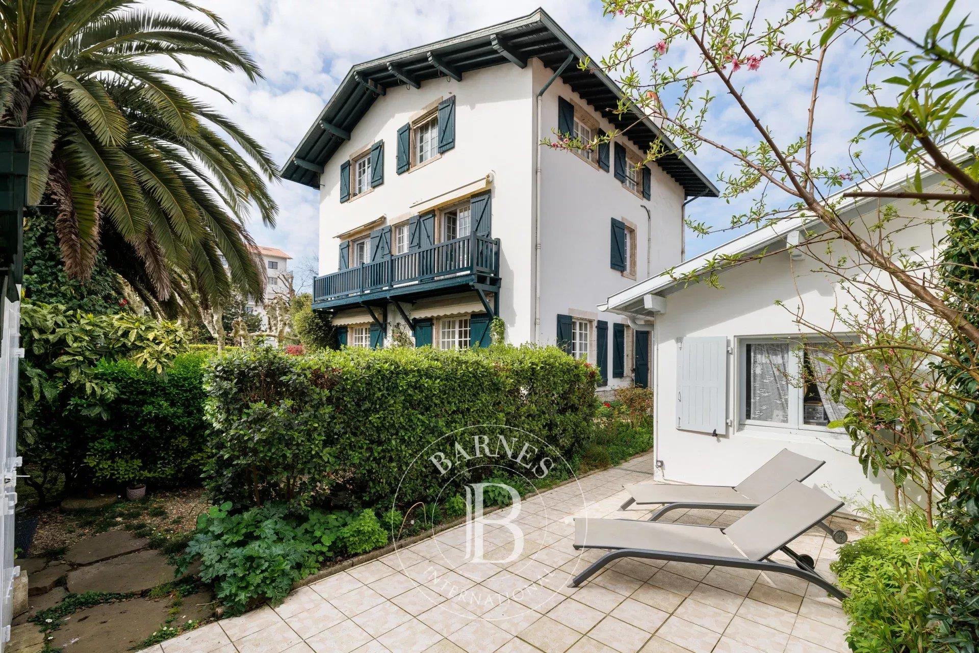 Biarritz, Beautiful 270 Sq.M House + Outbuilding