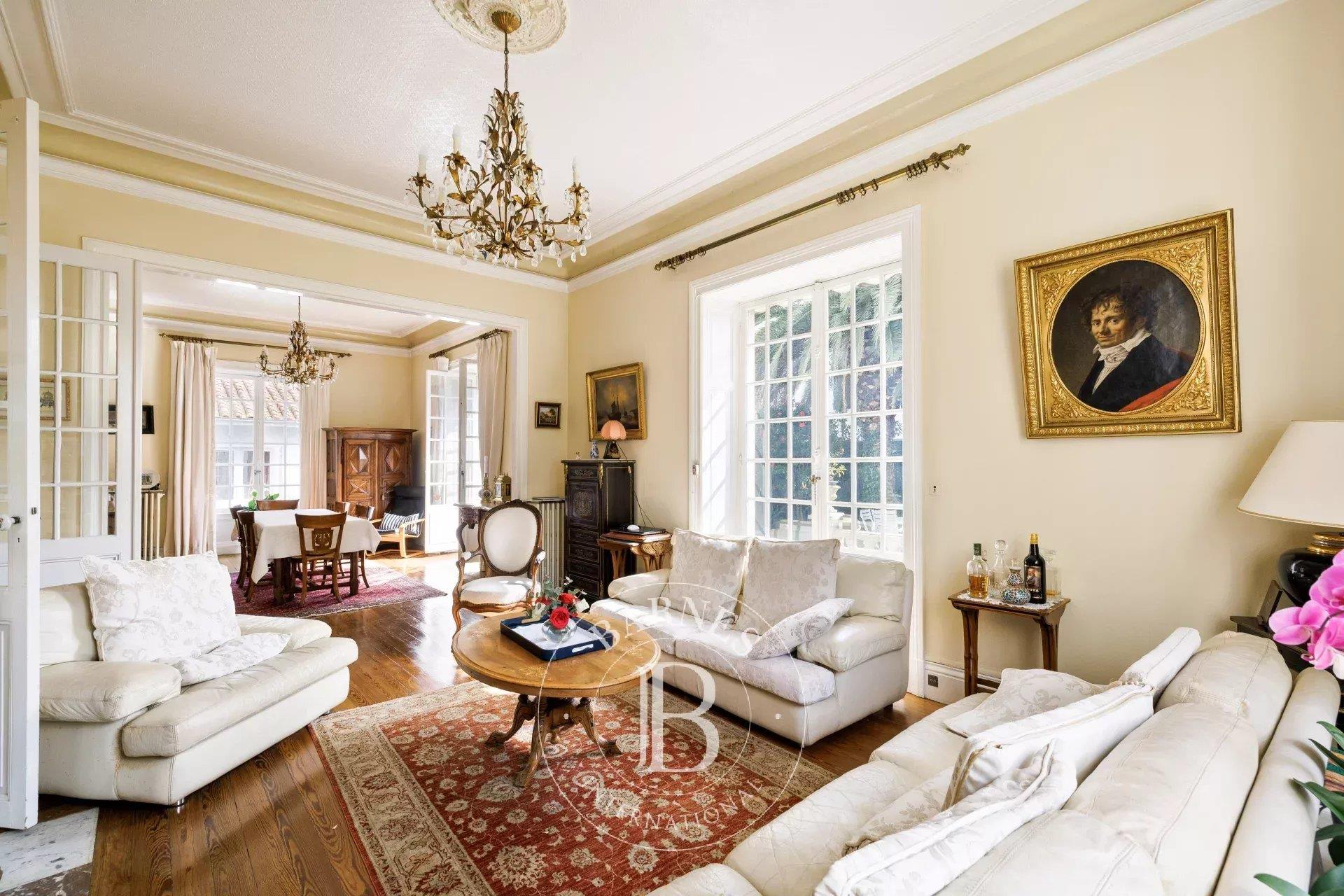 Biarritz, Beautiful 270 Sq.M House + Outbuilding