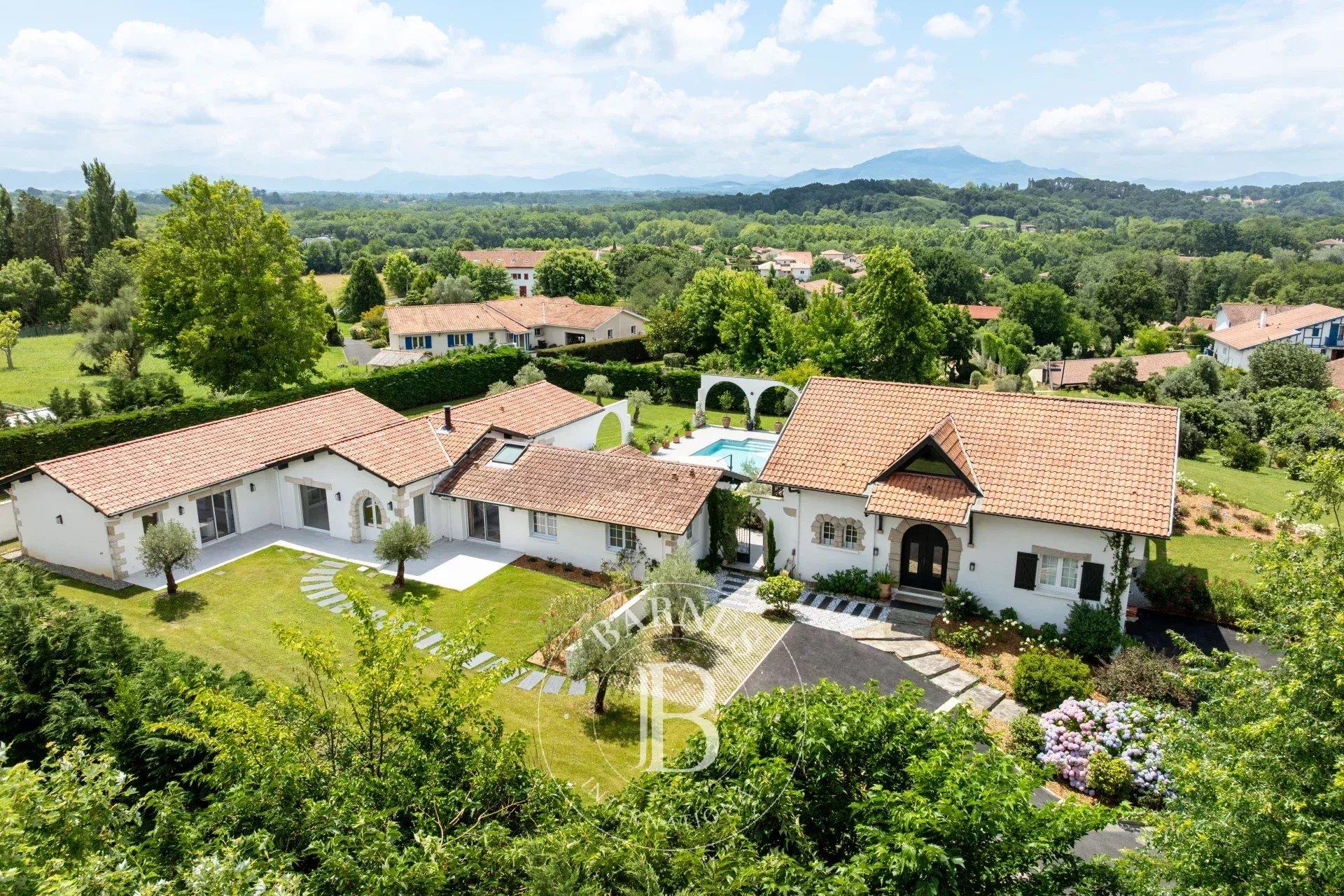Bidart, Renovated House With Guest House And Swimming Pool