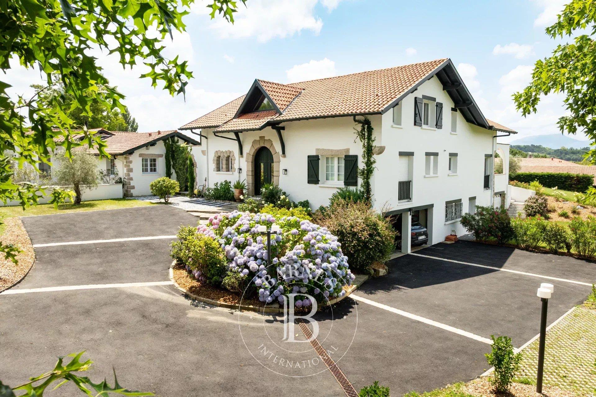 Bidart, Renovated House With Guest House And Swimming Pool