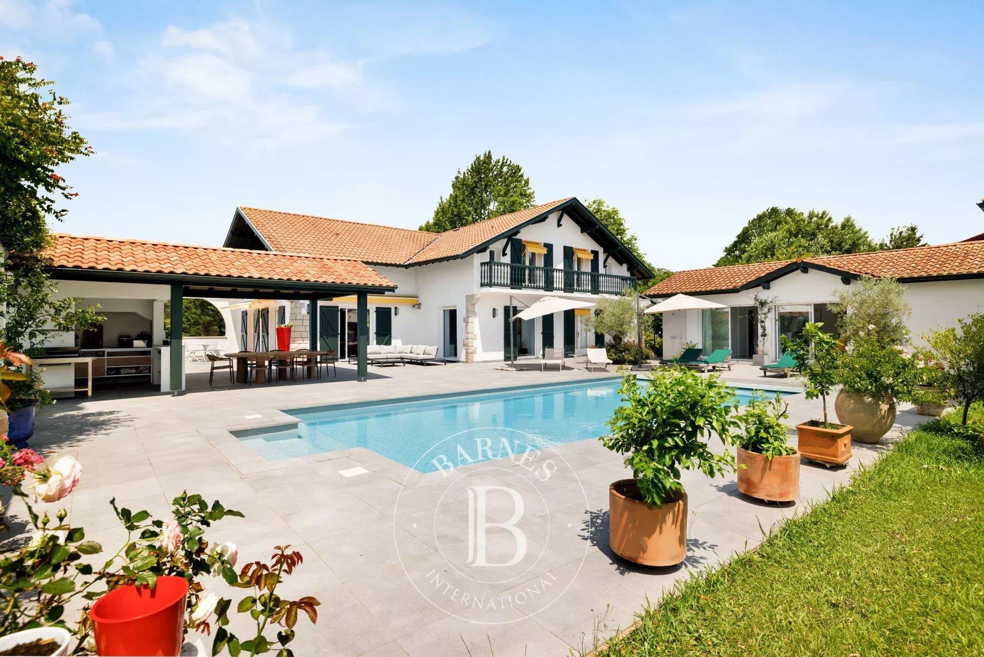 Bidart, Renovated House With Guest House And Swimming Pool