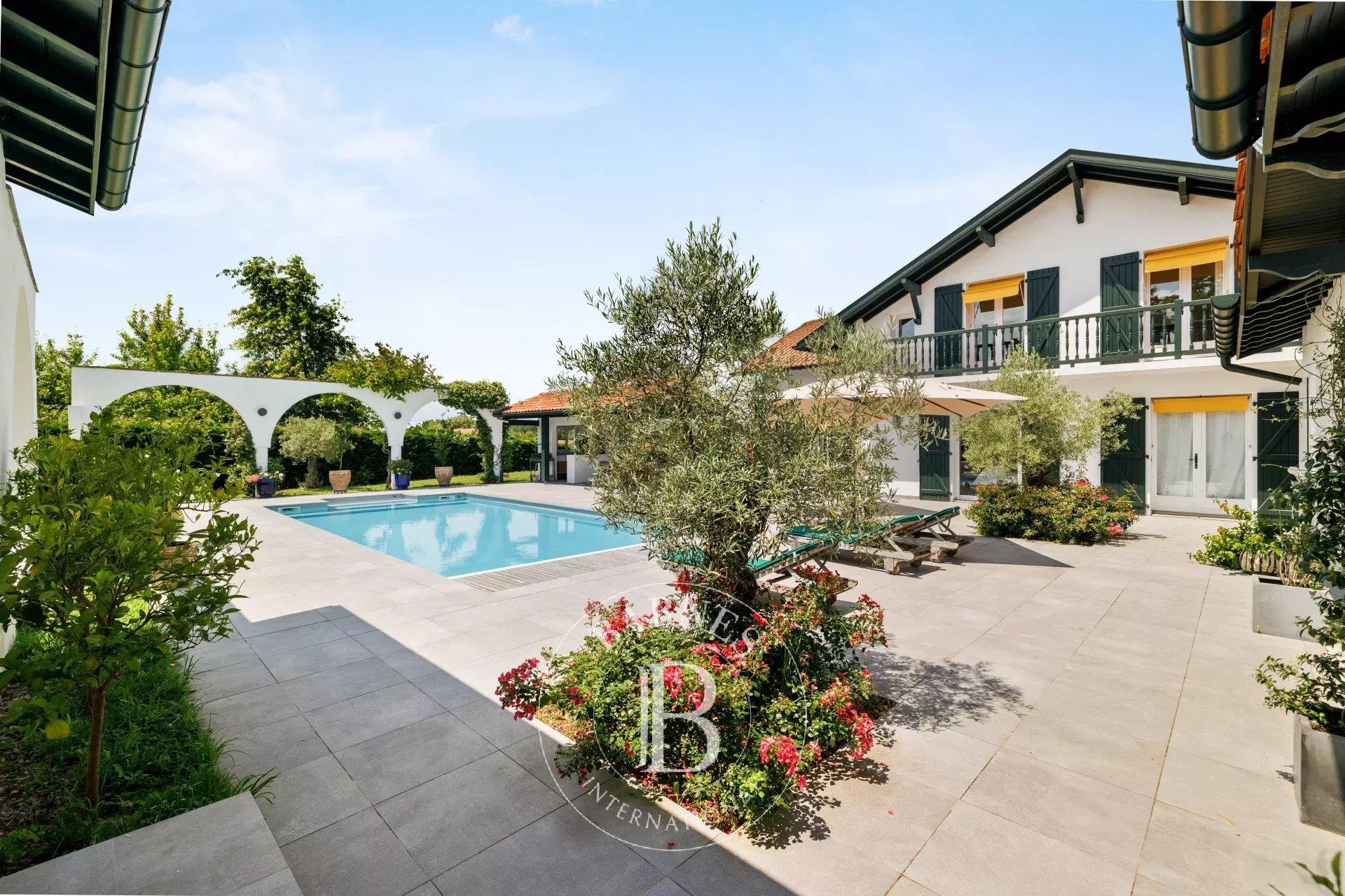 Bidart, Renovated House With Guest House And Swimming Pool