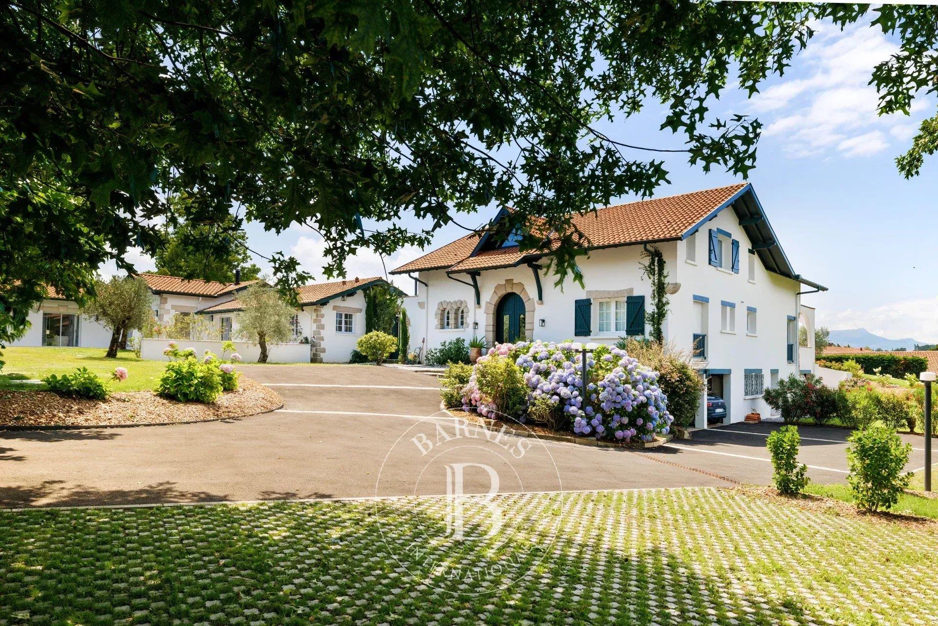 Bidart, Renovated House With Guest House And Swimming Pool