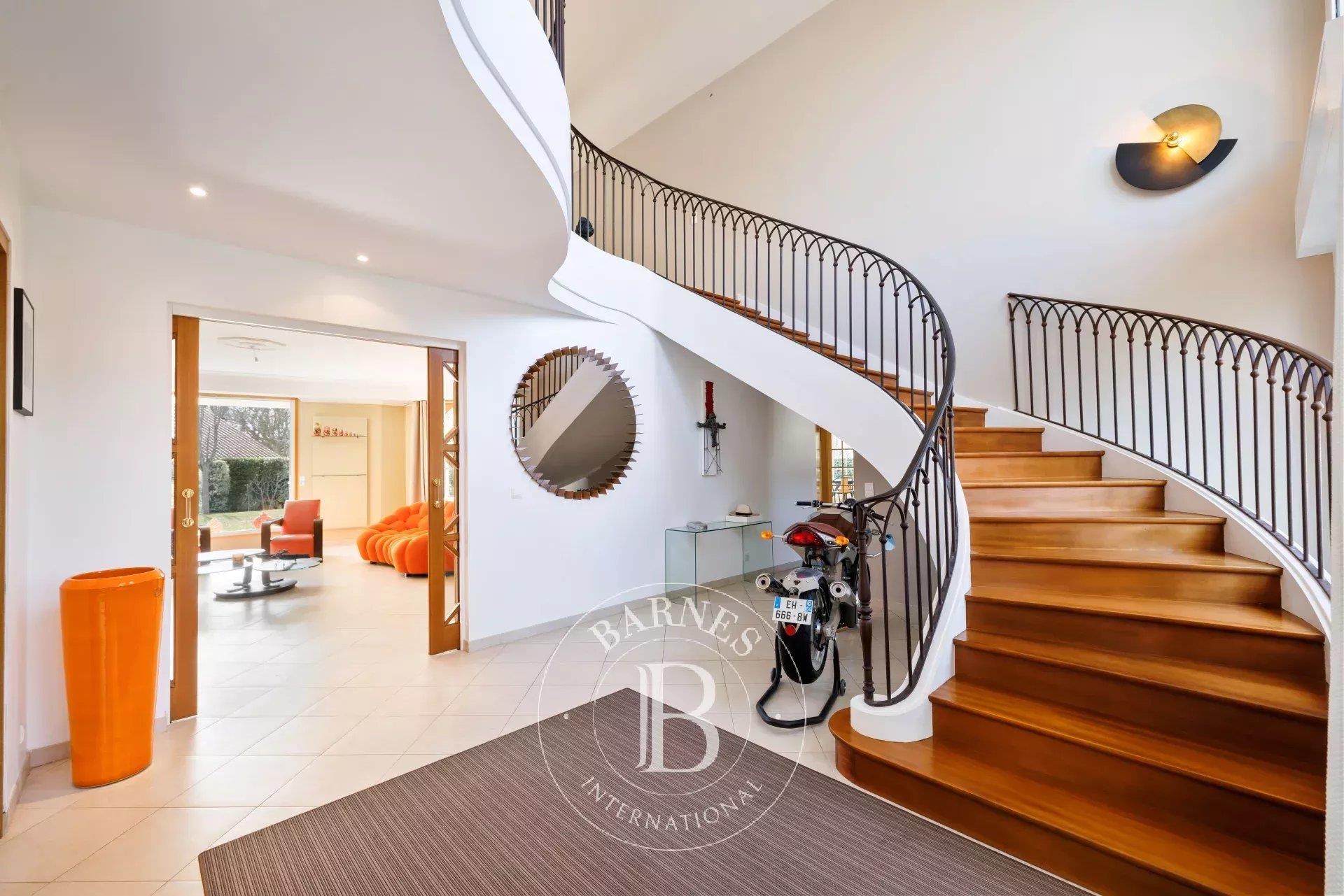 Biarritz, Beautiful House On 1900 M² Land