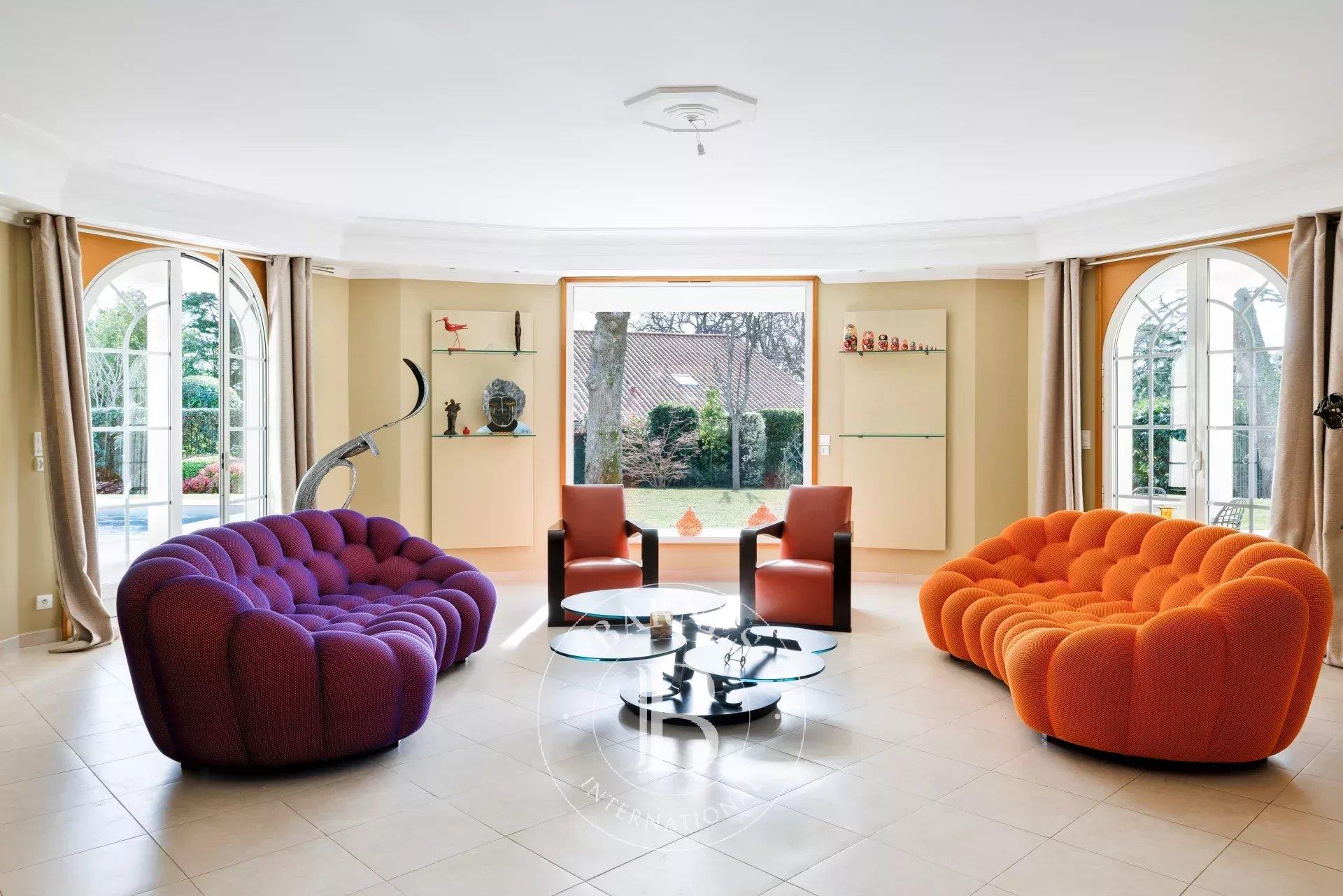 Biarritz, Beautiful House On 1900 M² Land