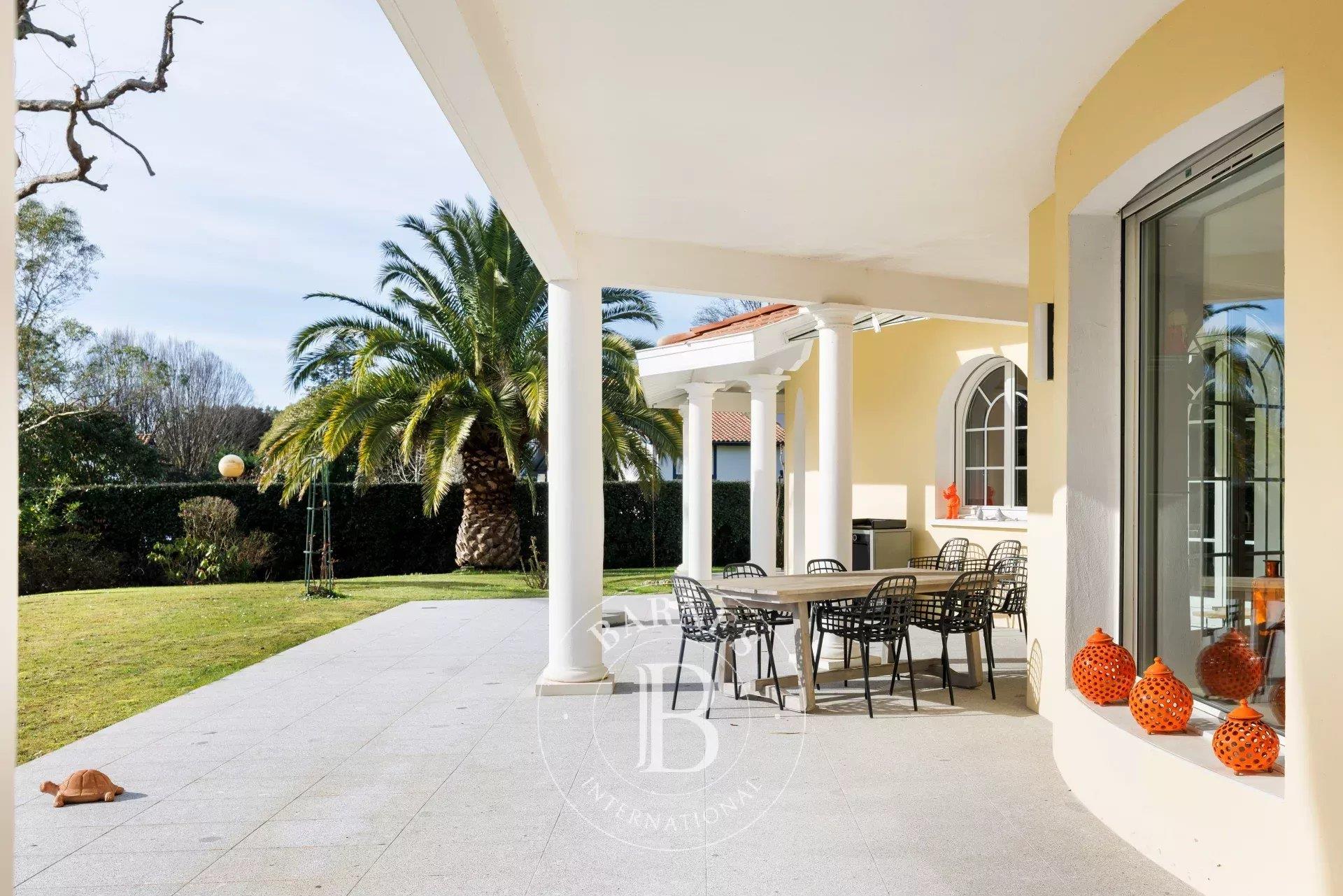 Biarritz, Beautiful House On 1900 M² Land