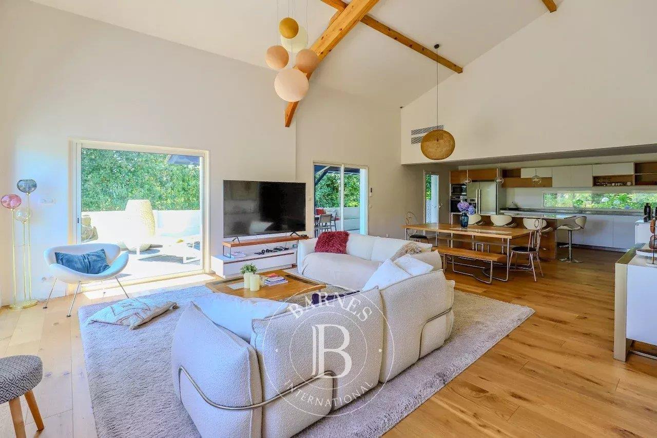 Biarritz, House Of 330 M² Fully Renovated