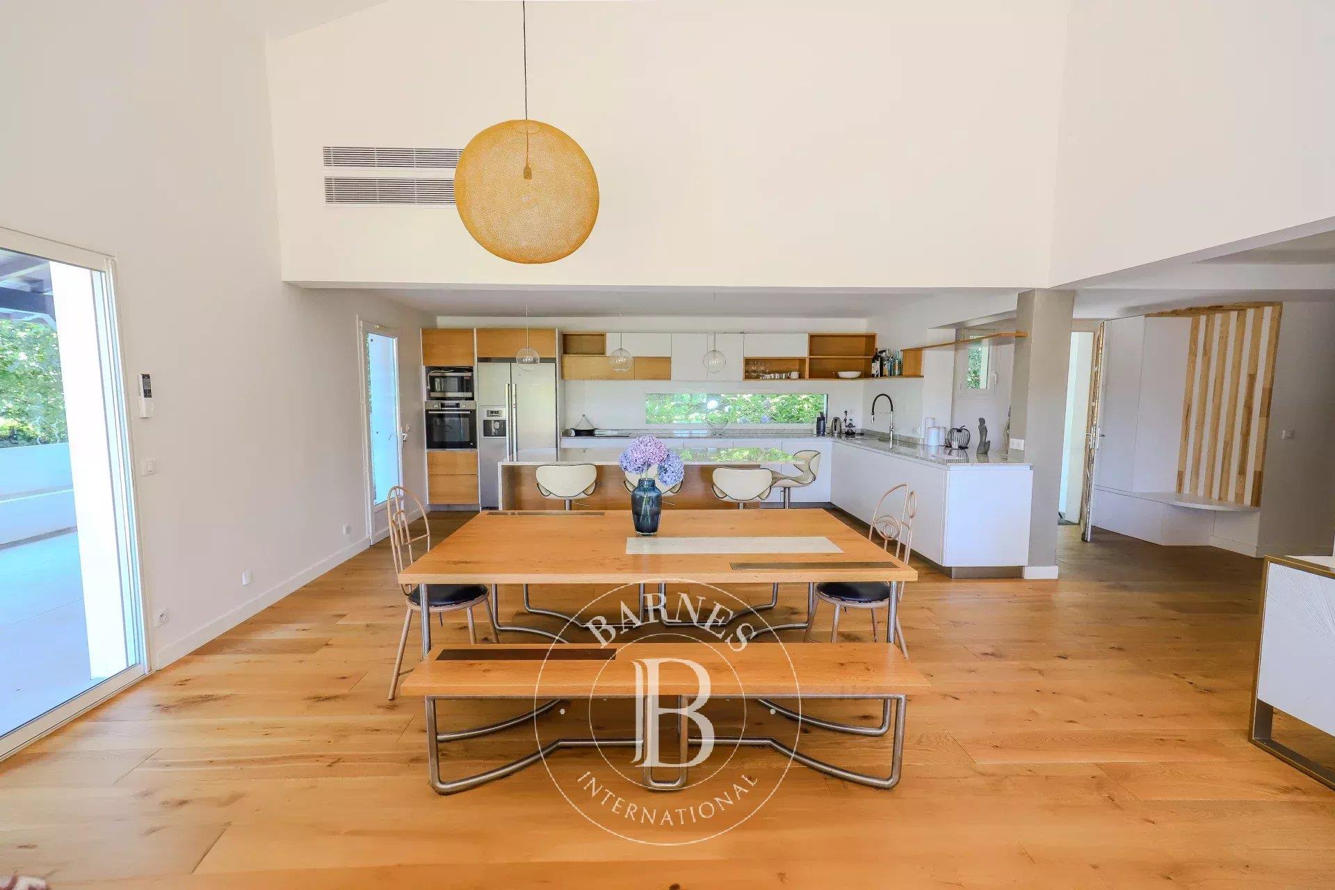 Biarritz, House Of 330 M² Fully Renovated