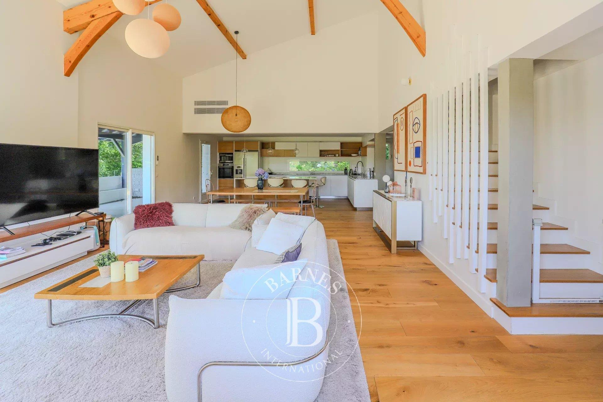 Biarritz, House Of 330 M² Fully Renovated