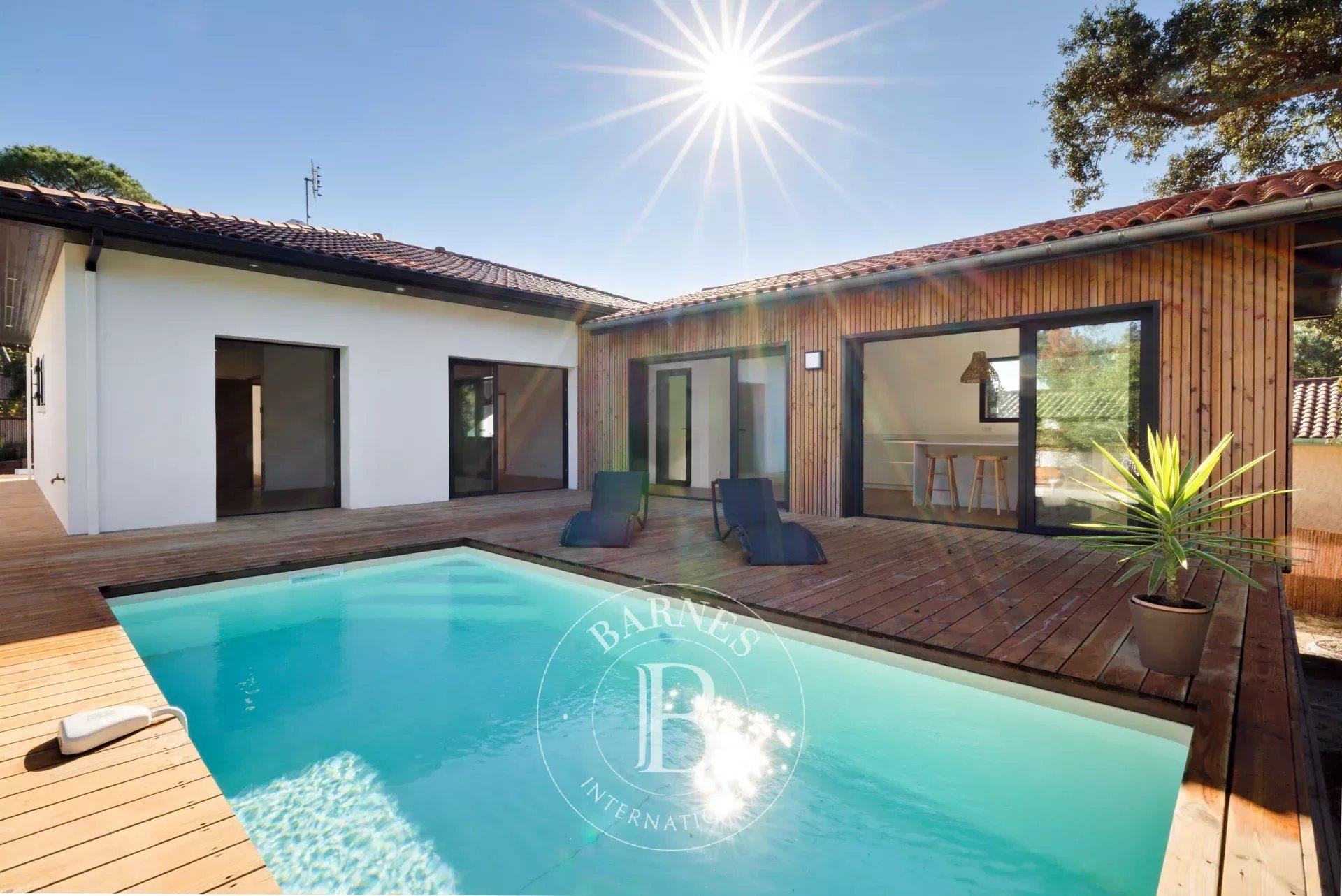 Capbreton, Casa Reformada Con Piscina