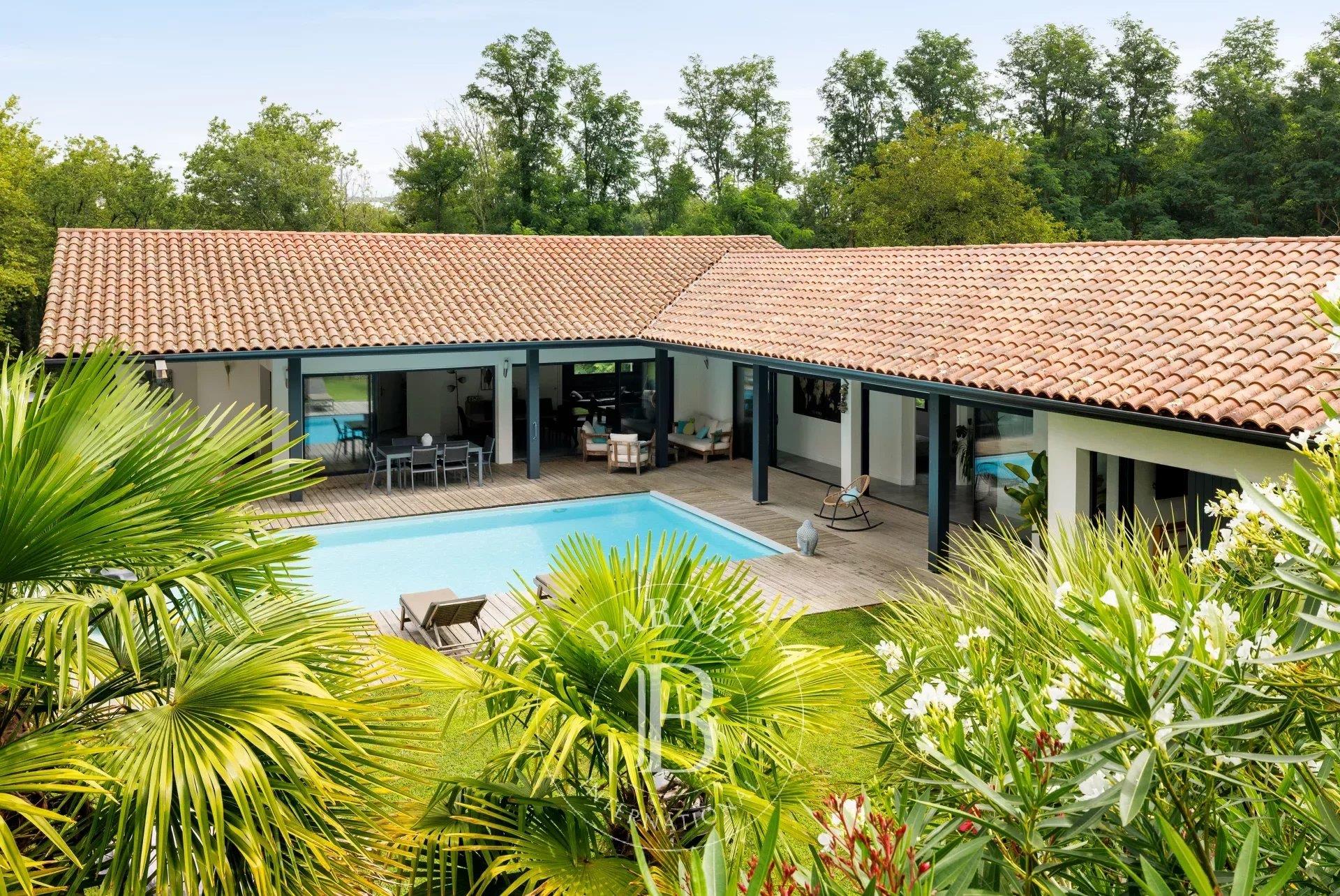 Ahetze - Contemporary Home With Pool