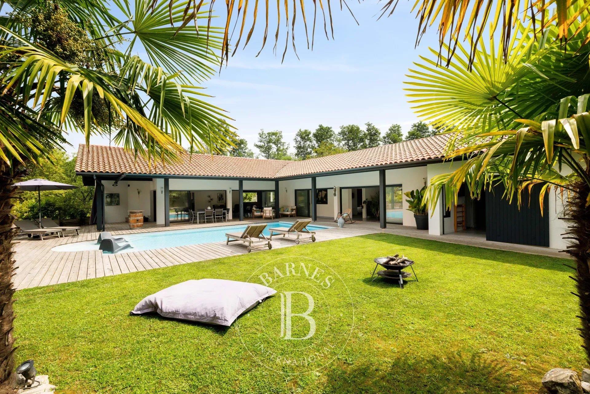 Ahetze - Contemporary Home With Pool