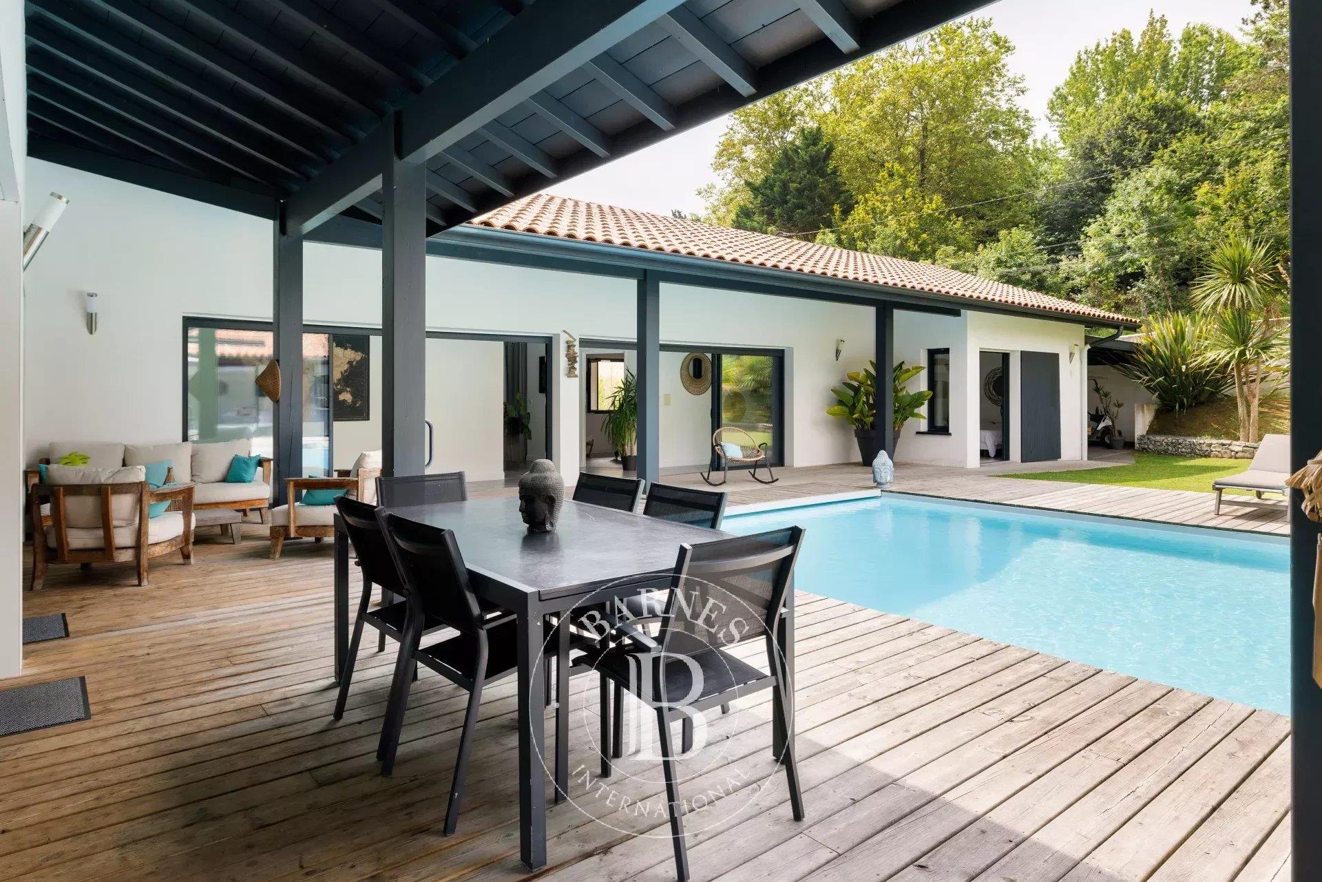 Ahetze - Contemporary Home With Pool