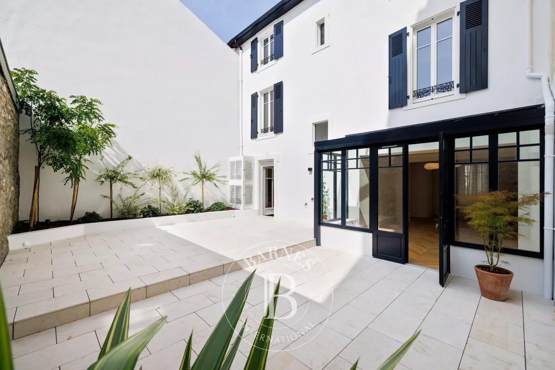 Biarritz, Town Center, Fully Renovated 1930s House