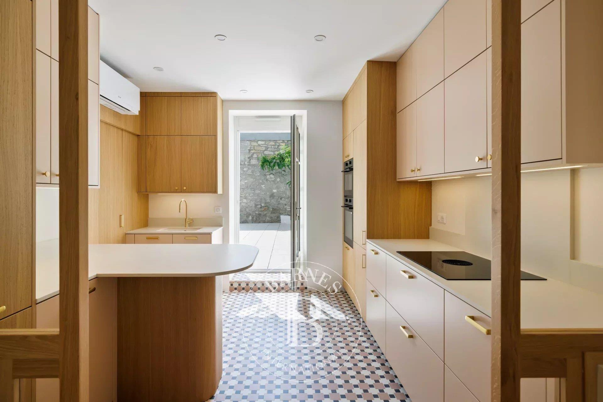 Biarritz, Town Center, Fully Renovated 1930s House