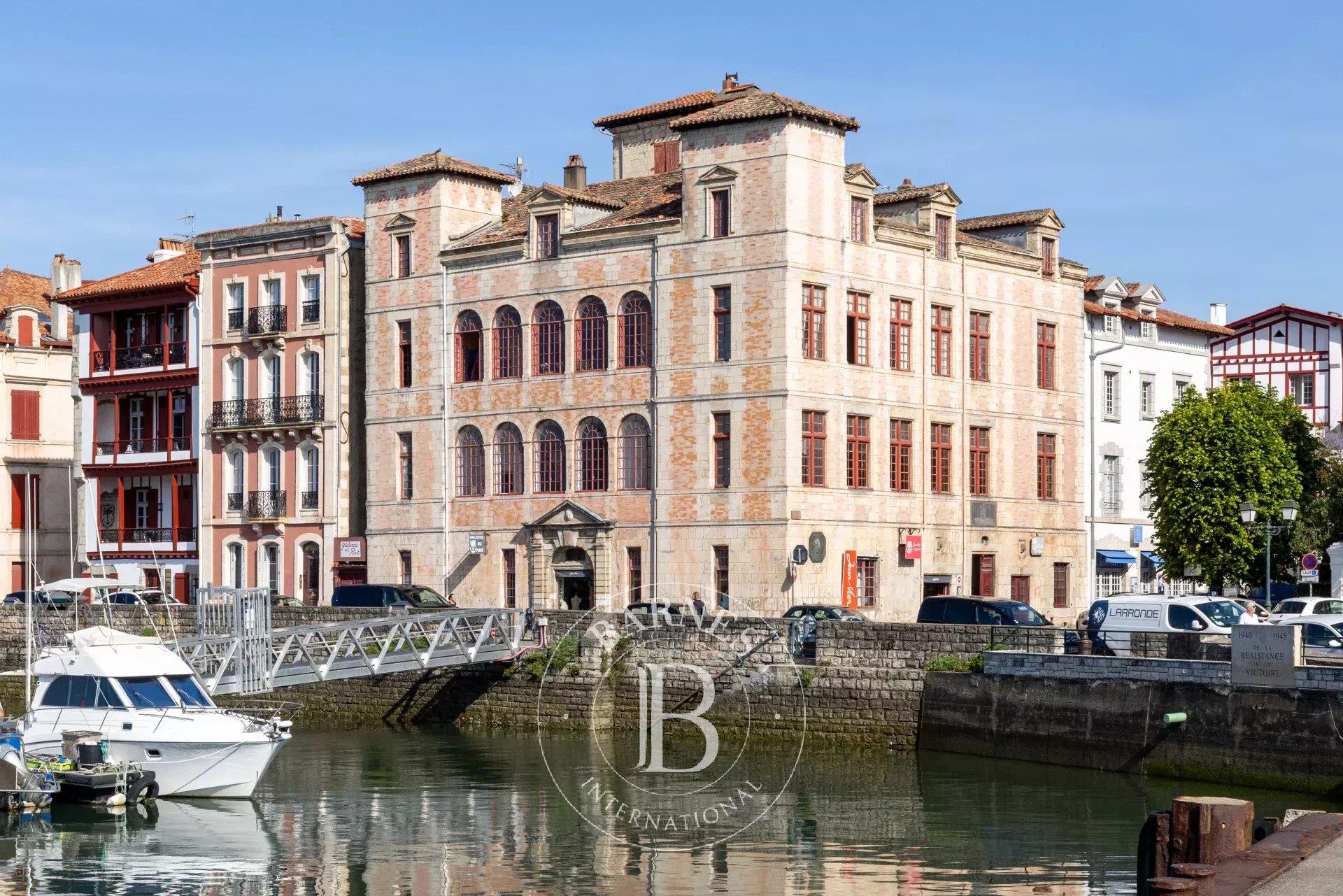 Saint-Jean-De-Luz, Maison De L’Infante – Stunning Views Of The Bay, The Port And Place Louis Xiv