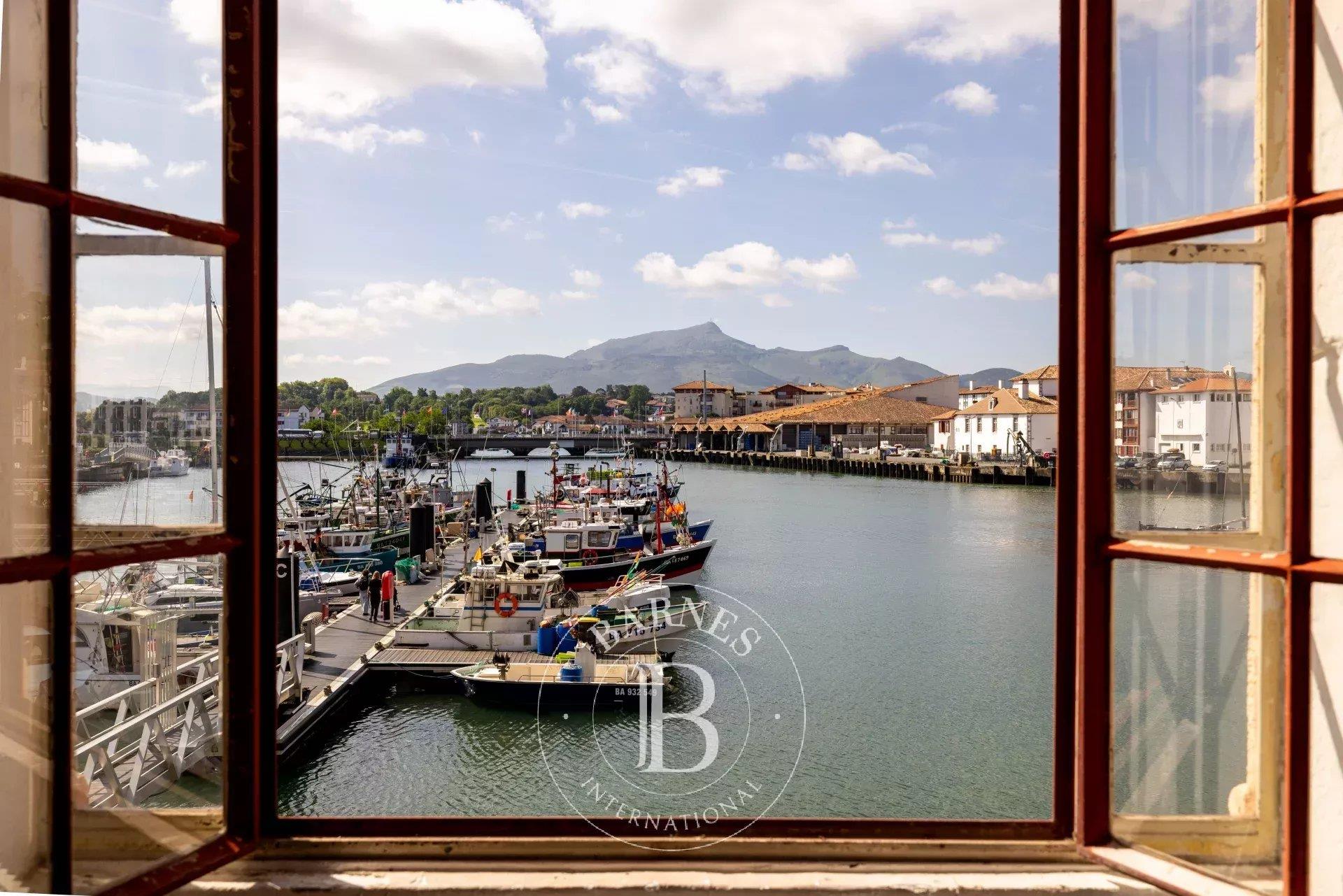 Saint-Jean-De-Luz, Maison De L’Infante – Stunning Views Of The Bay, The Port And Place Louis Xiv