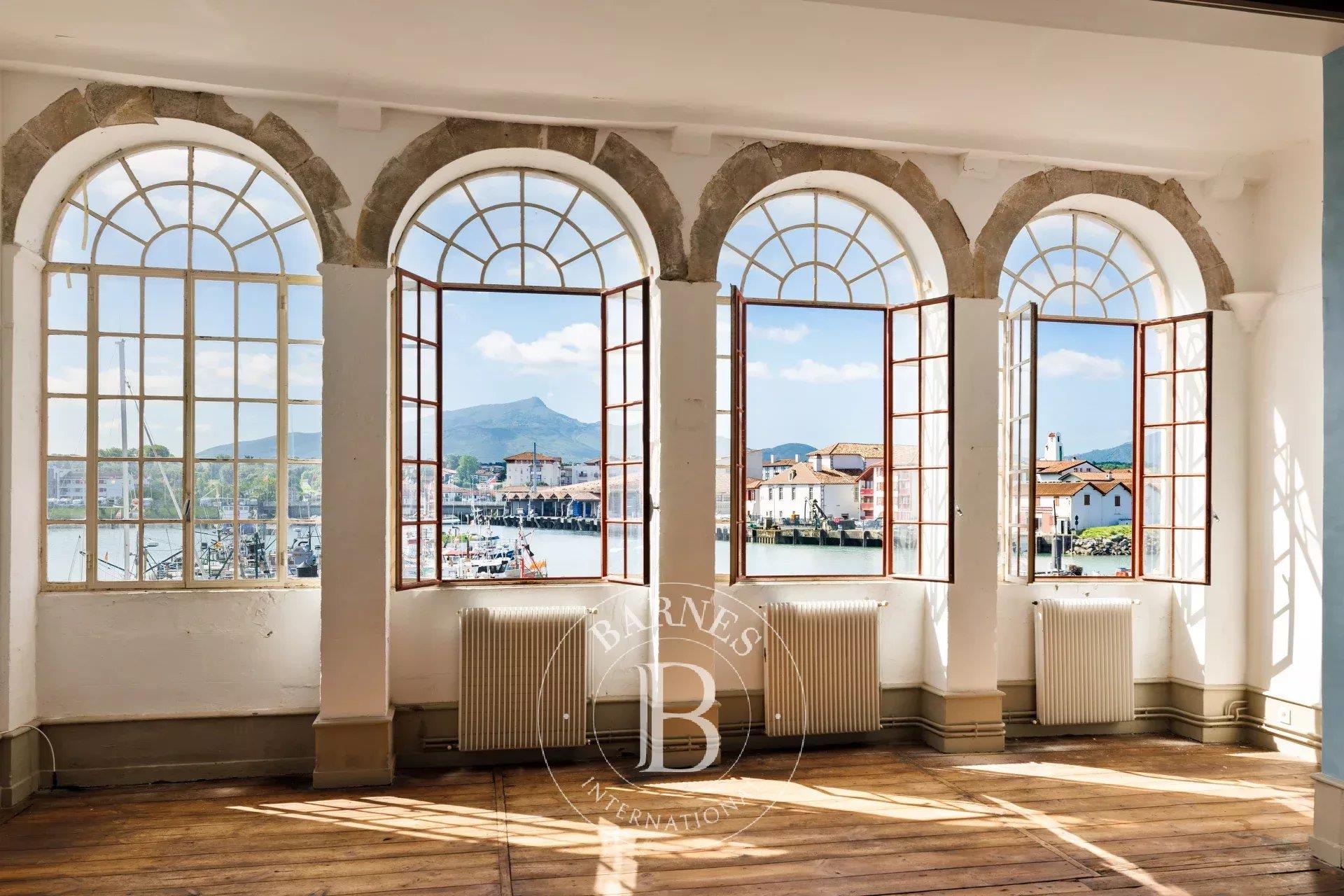 Saint-Jean-De-Luz, Maison De L’Infante – Stunning Views Of The Bay, The Port And Place Louis Xiv