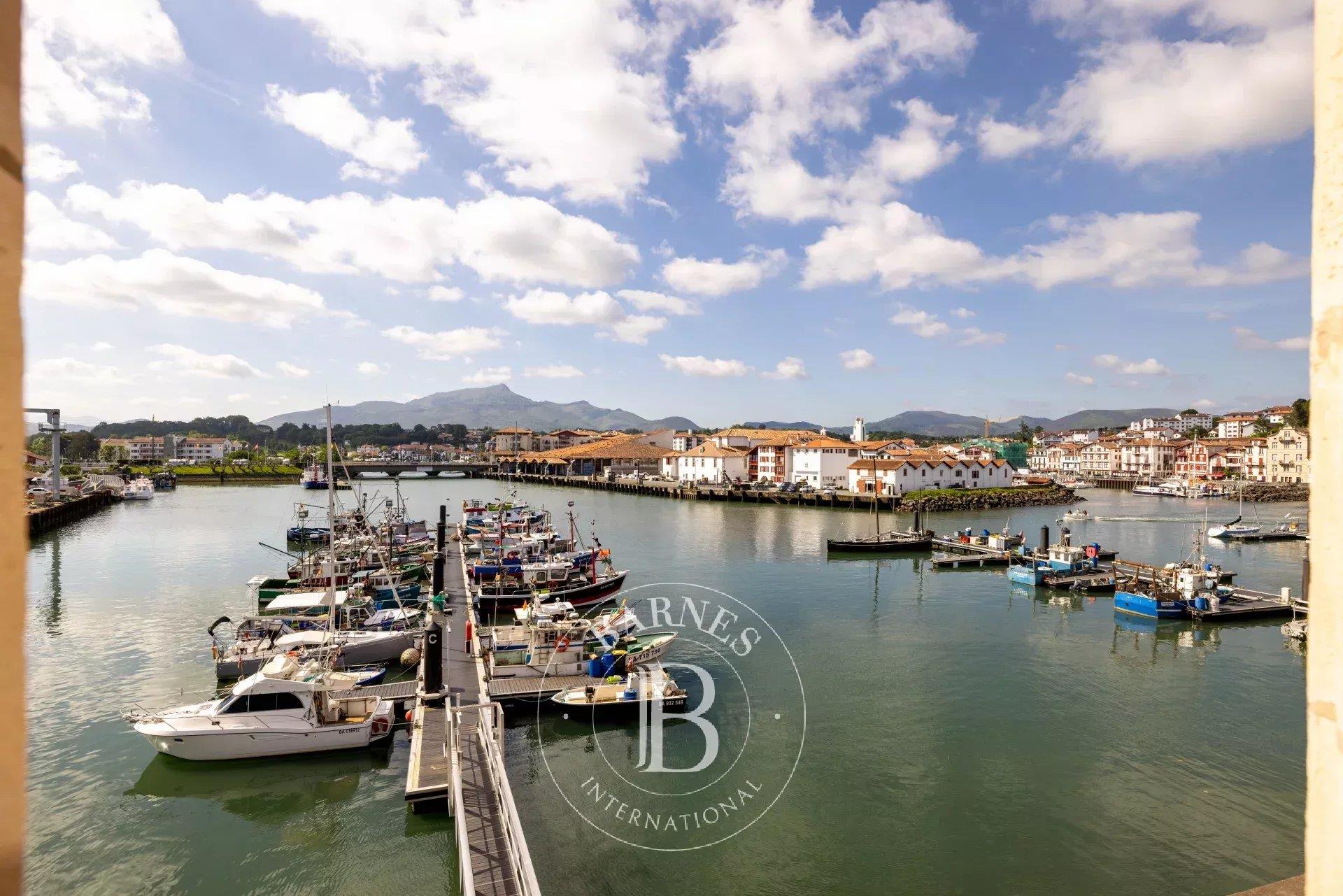 Saint-Jean-De-Luz, Maison De L’Infante – Stunning Views Of The Bay, The Port And Place Louis Xiv