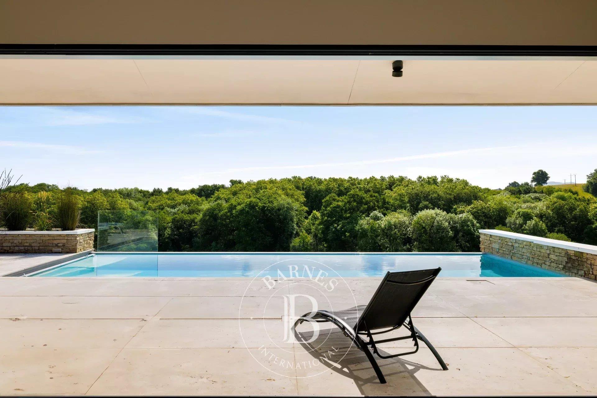 Ahetze, Contemporary 300 Sqm Home In A Peaceful Setting