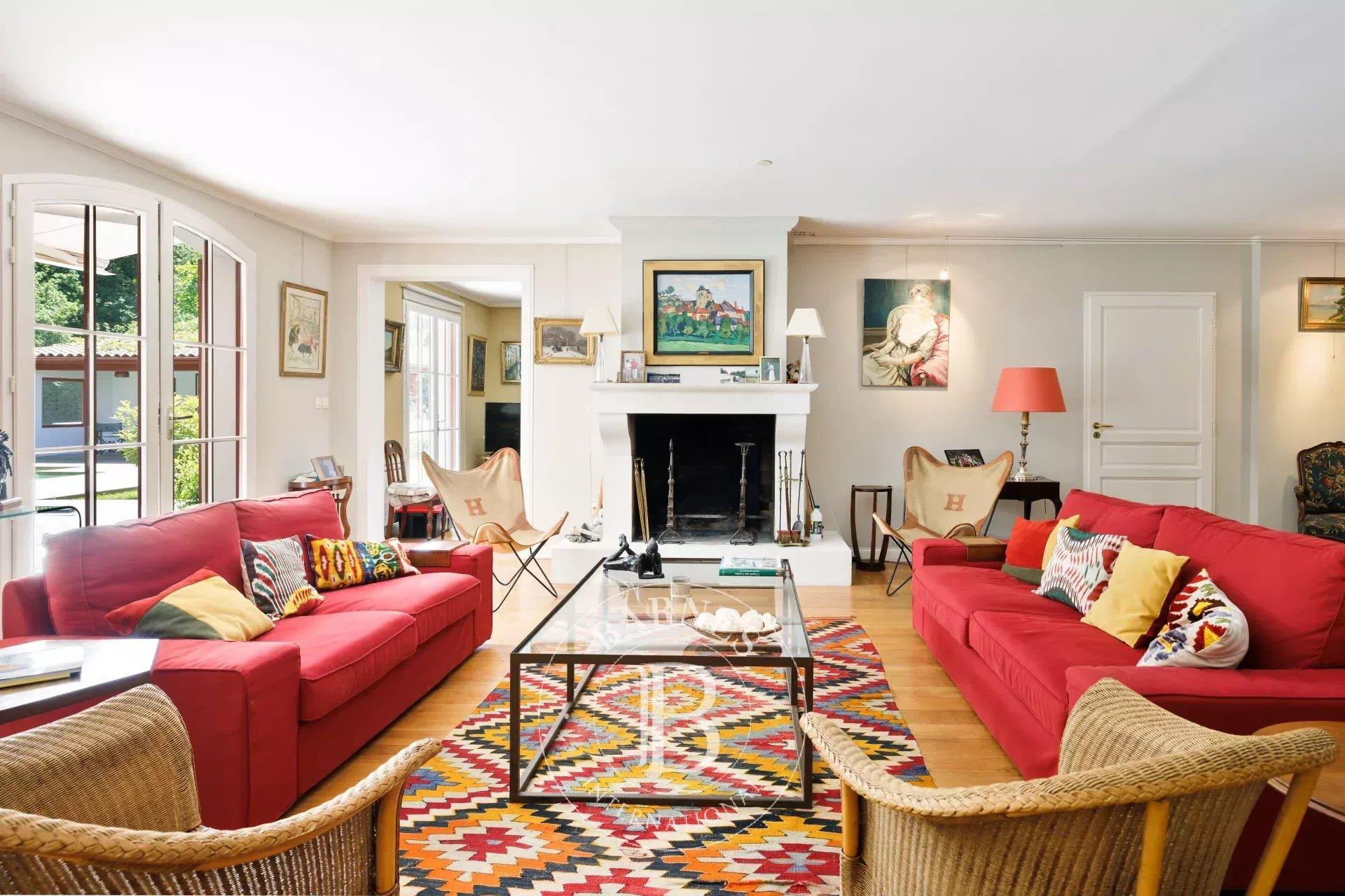 Saint Jean De Luz, Peaceful Setting – 327 Sqm Family Home
