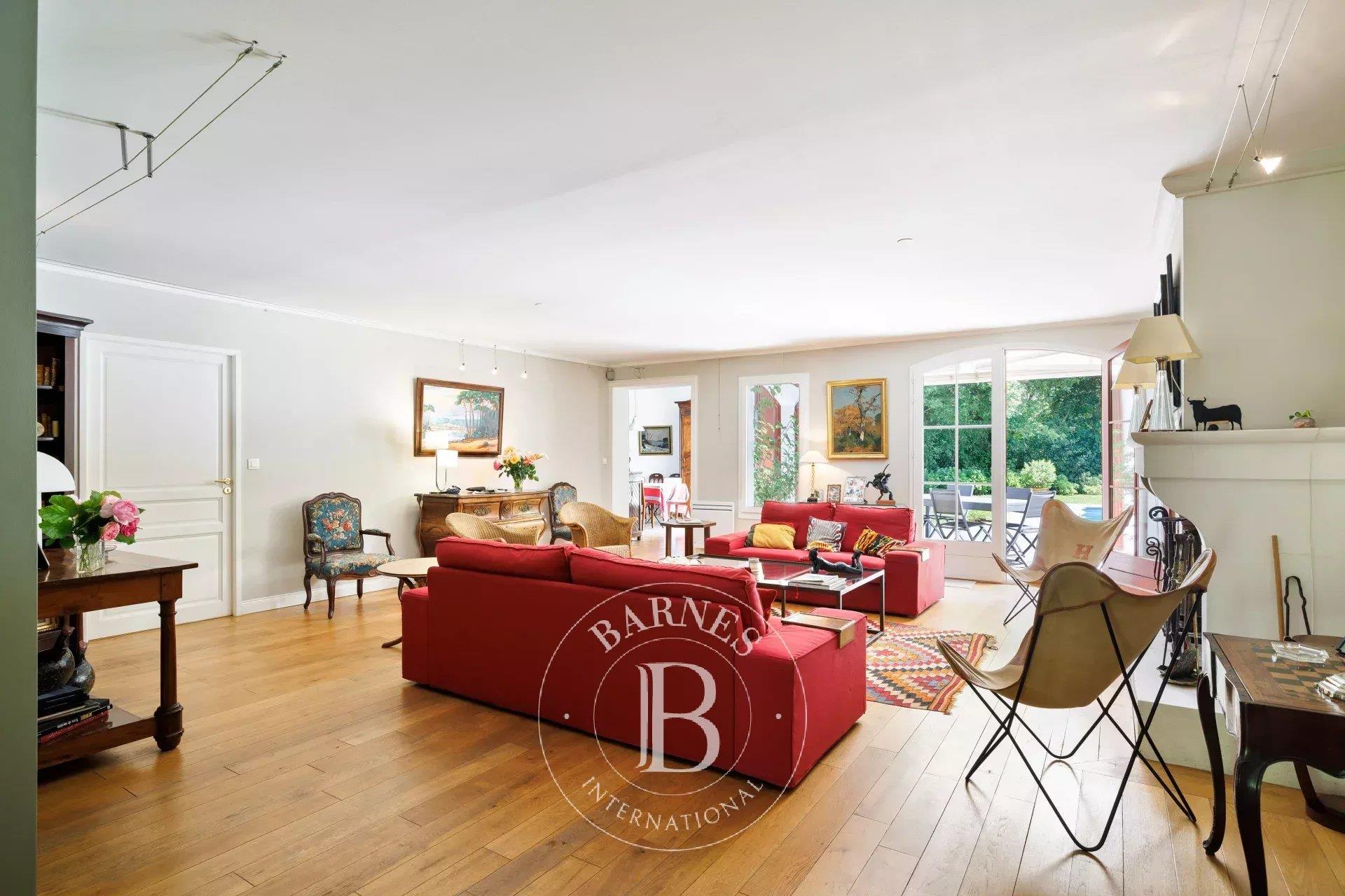 Saint Jean De Luz, Peaceful Setting – 327 Sqm Family Home