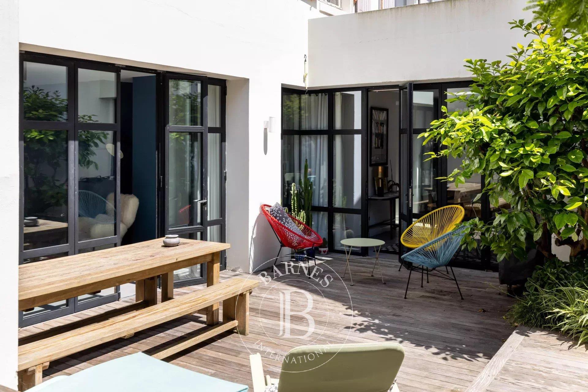 Beautiful House Of 257 M² With Terrace And Pool