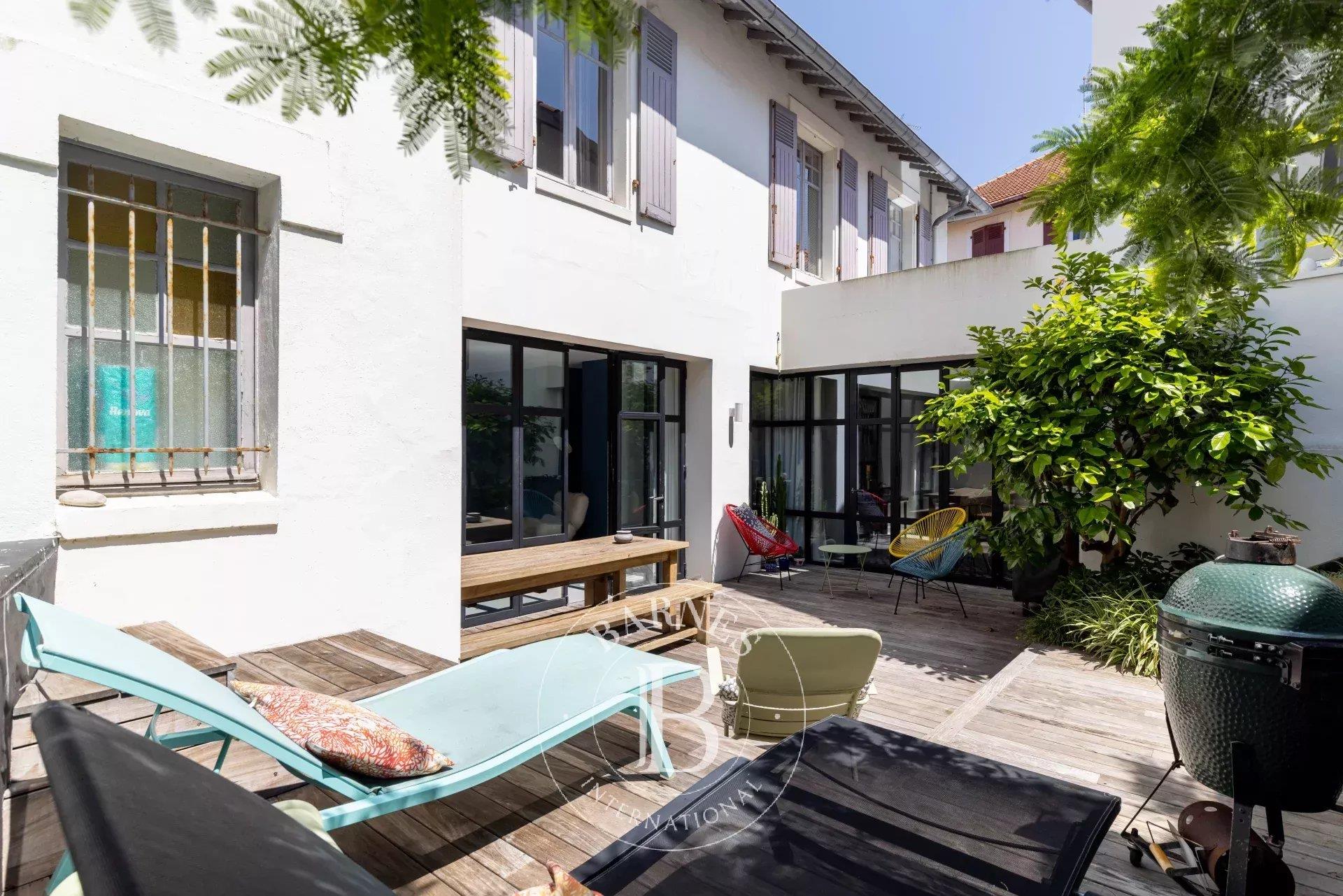Beautiful House Of 257 M² With Terrace And Pool