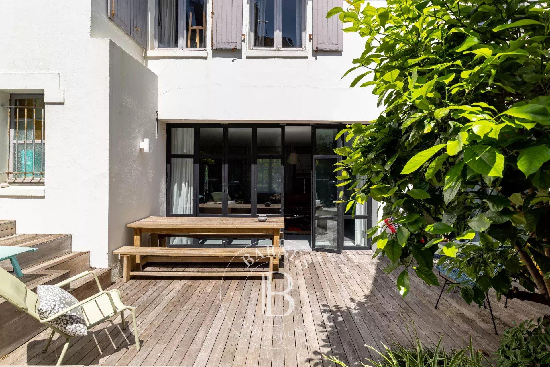 Beautiful House Of 257 M² With Terrace And Pool