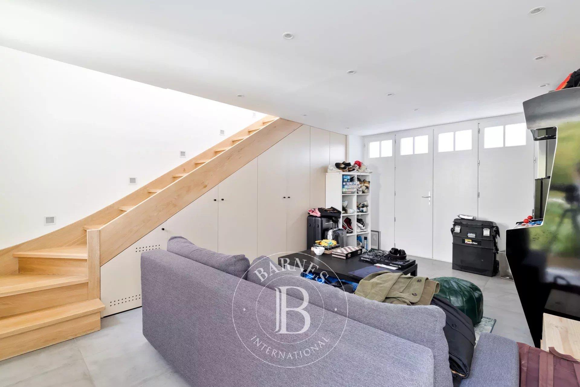 Beautiful House Of 257 M² With Terrace And Pool